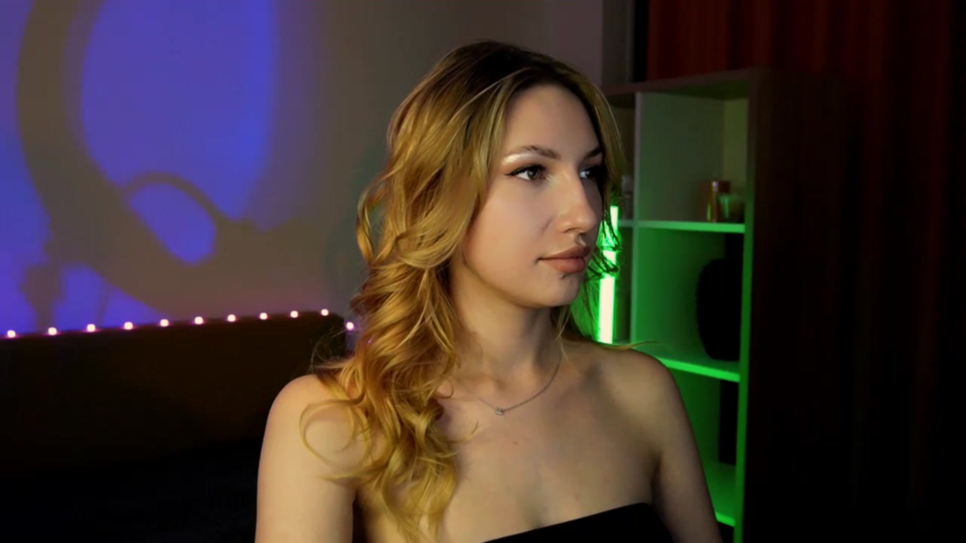 Gallery image thumbnail from LovelyGin's myfreecams stream on, 06/25/2025, 13:36 image 15 of 20