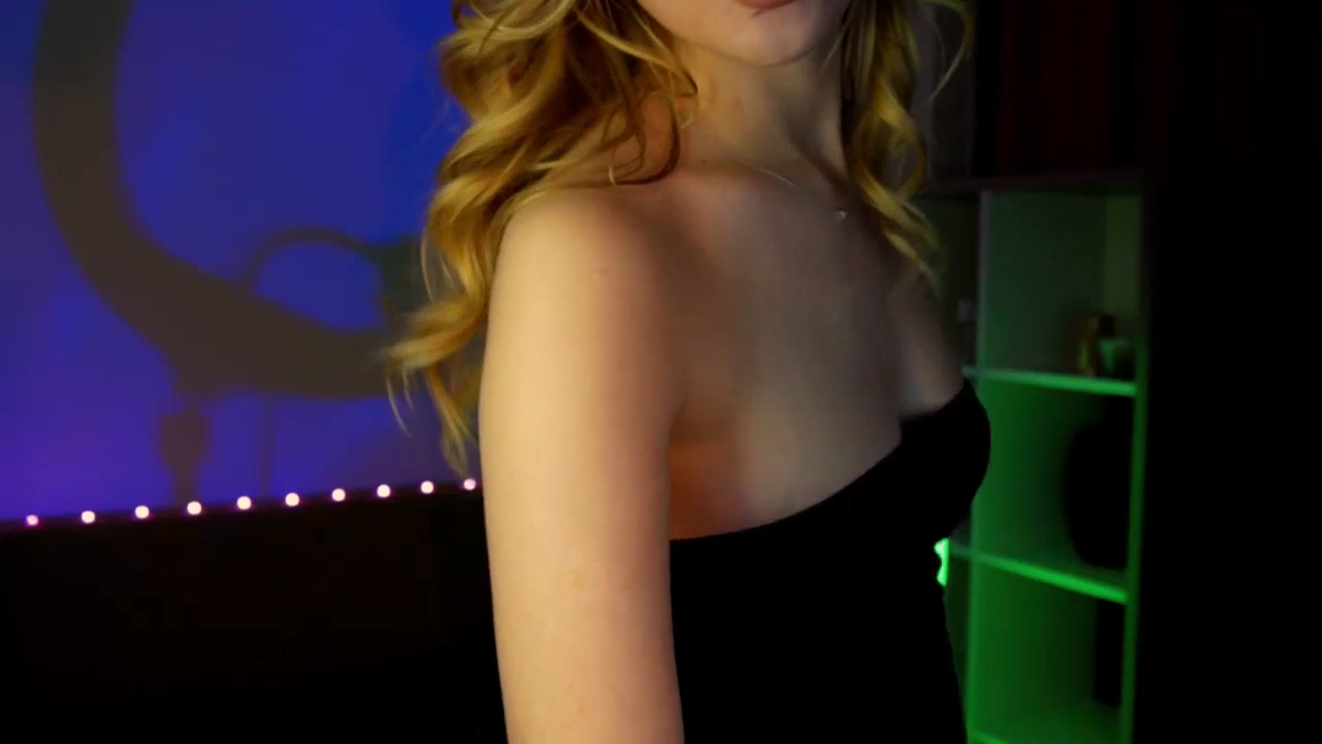 Gallery image thumbnail from LovelyGin's myfreecams stream on, 06/25/2025, 13:36 image 9 of 20
