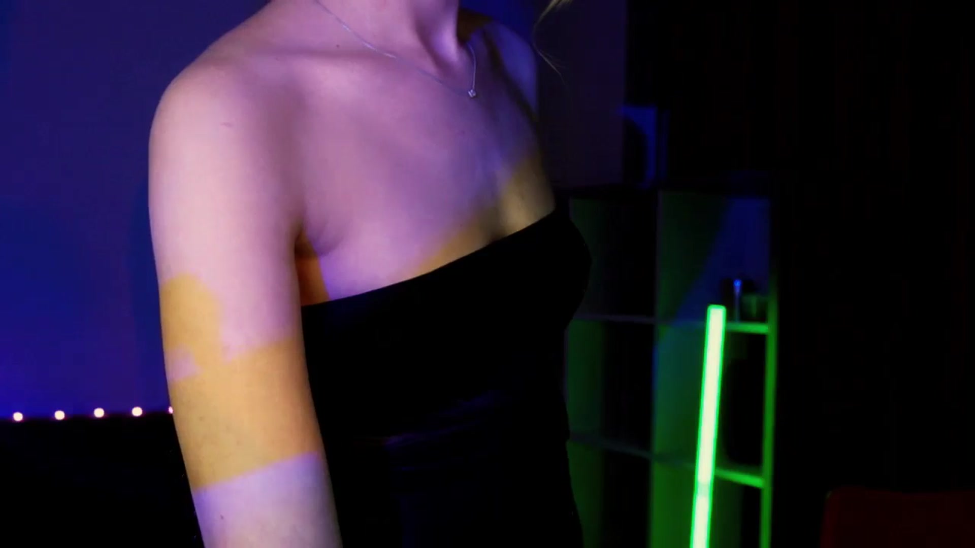 Gallery image thumbnail from LovelyGin's myfreecams stream on, 06/25/2025, 16:00 image 17 of 20