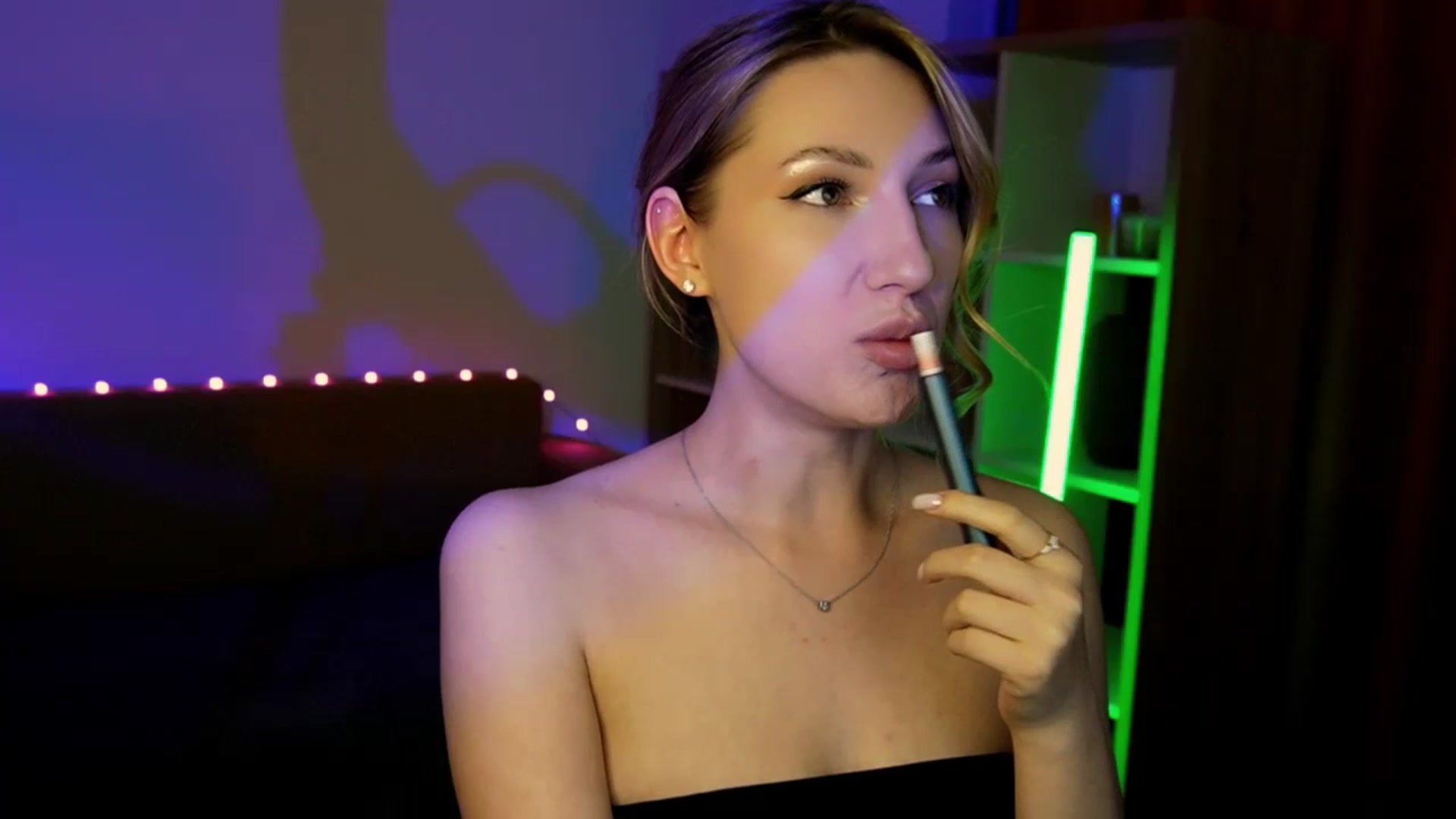 Gallery image thumbnail from LovelyGin's myfreecams stream on, 06/25/2025, 16:00 image 20 of 20