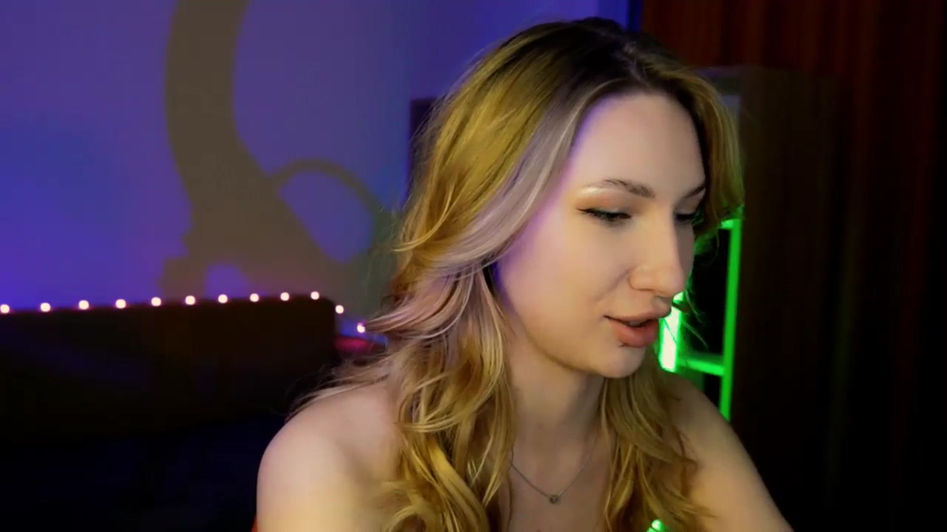 Gallery image thumbnail from LovelyGin's myfreecams stream on, 06/25/2025, 16:00 image 11 of 20