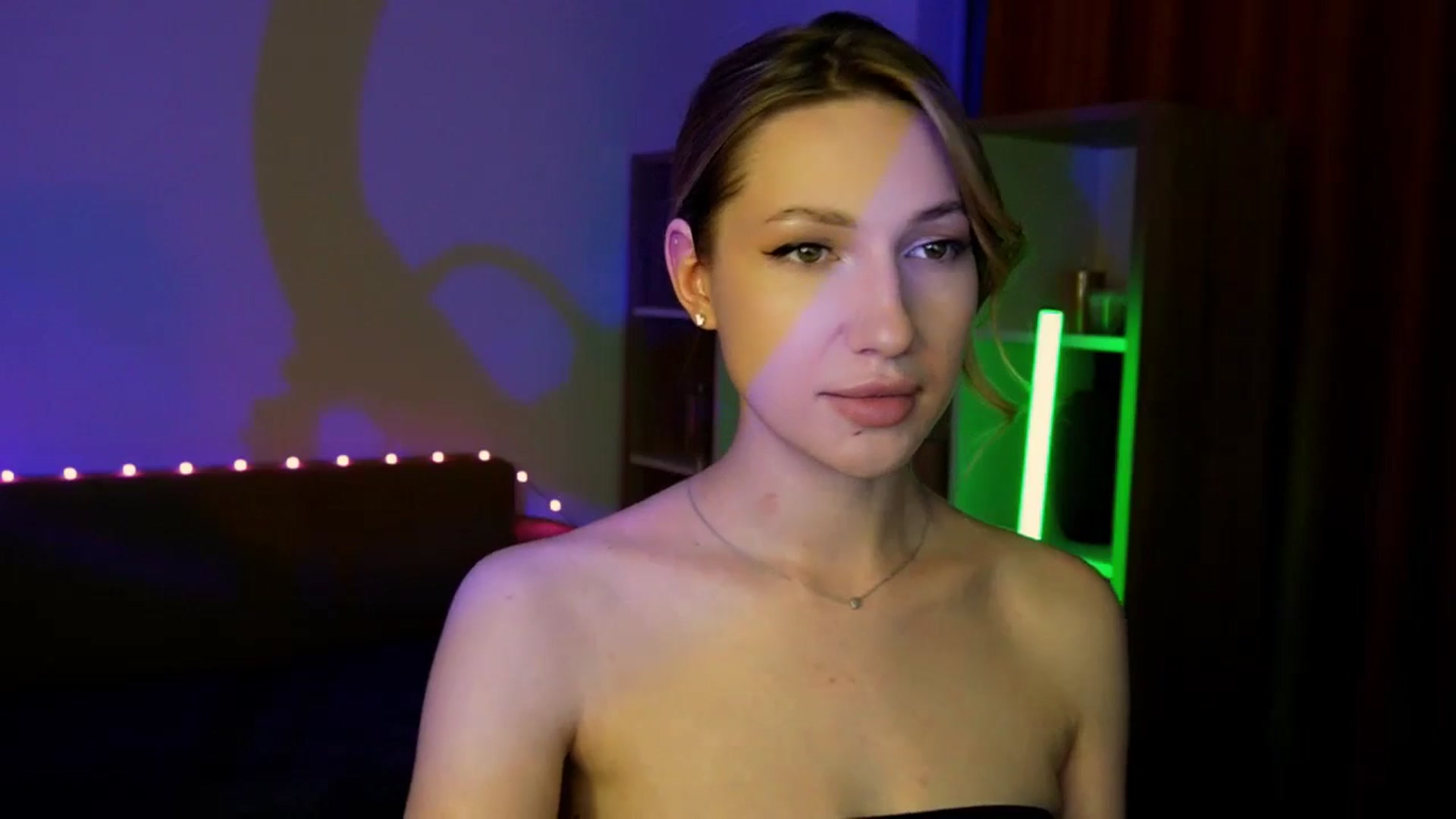 Gallery image thumbnail from LovelyGin's myfreecams stream on, 06/25/2025, 16:00 image 15 of 20
