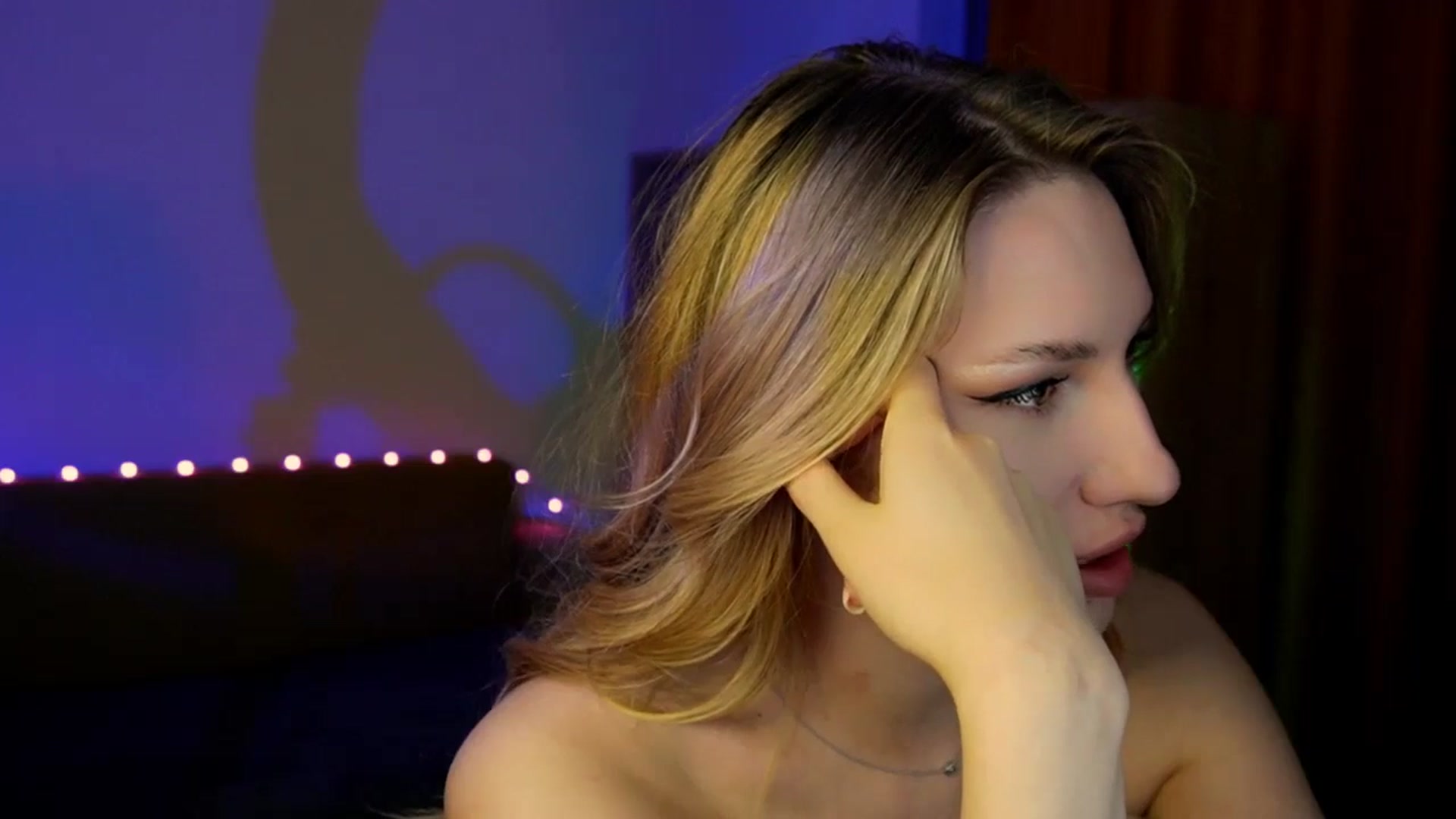 Gallery image thumbnail from LovelyGin's myfreecams stream on, 06/25/2025, 16:00 image 8 of 20