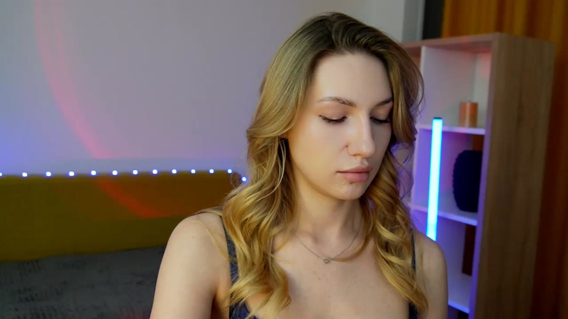 Gallery image thumbnail from LovelyGin's myfreecams stream on, 06/26/2025, 15:12 image 1 of 20
