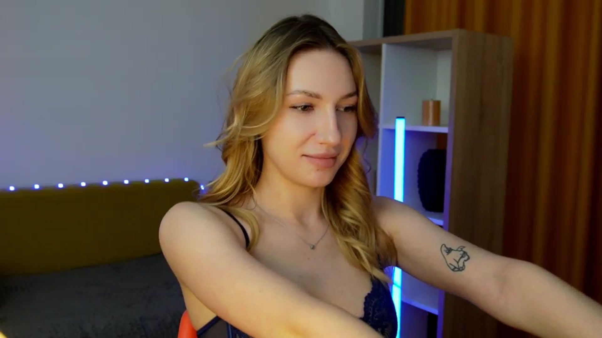 Gallery image thumbnail from LovelyGin's myfreecams stream on, 06/26/2025, 16:17 image 6 of 20