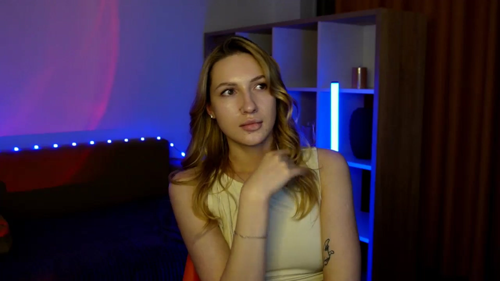 Gallery image thumbnail from LovelyGin's myfreecams stream on, 06/26/2025, 19:11 image 8 of 20