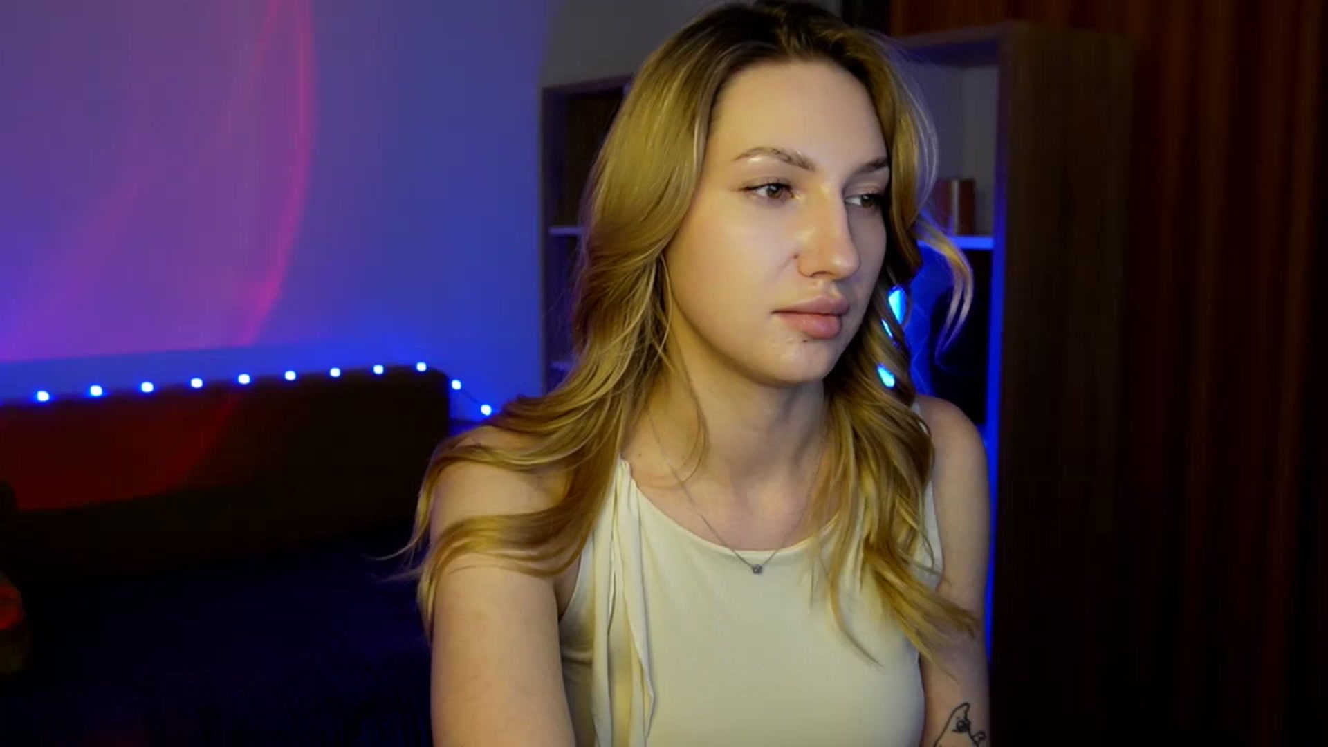 Gallery image thumbnail from LovelyGin's myfreecams stream on, 06/26/2025, 19:11 image 7 of 20