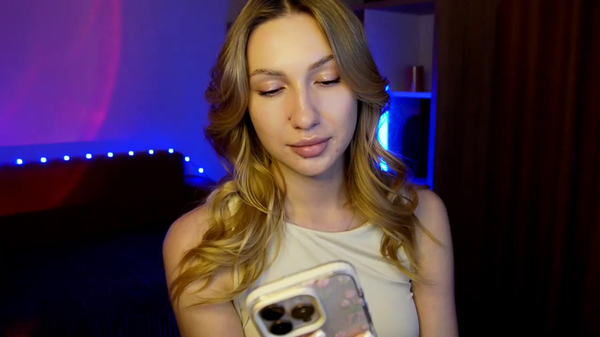 Gallery image thumbnail from LovelyGin's myfreecams stream on, 06/26/2025, 19:11 image 1 of 20