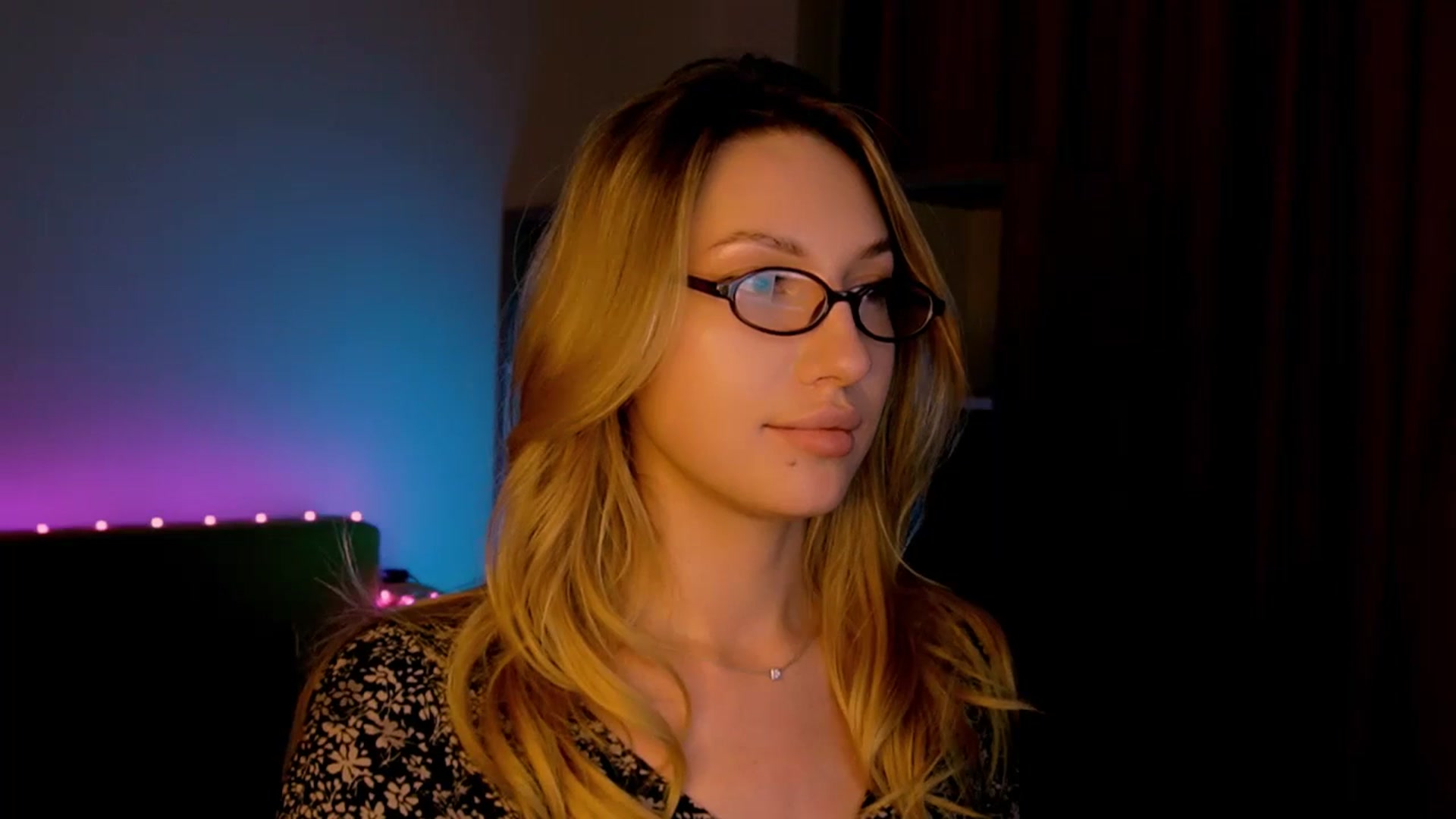 Gallery image thumbnail from LovelyGin's myfreecams stream on, 07/02/2025, 17:14 image 8 of 20