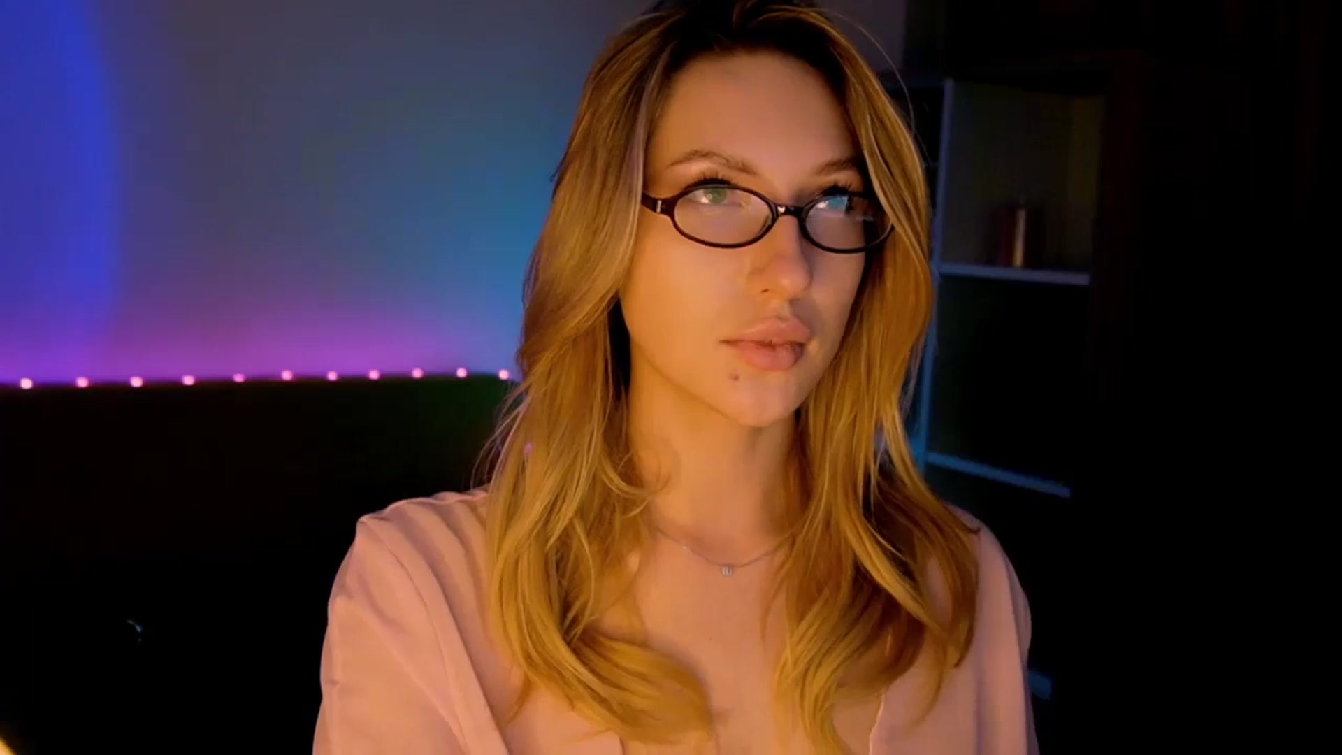 Gallery image thumbnail from LovelyGin's myfreecams stream on, 07/02/2025, 17:14 image 17 of 20