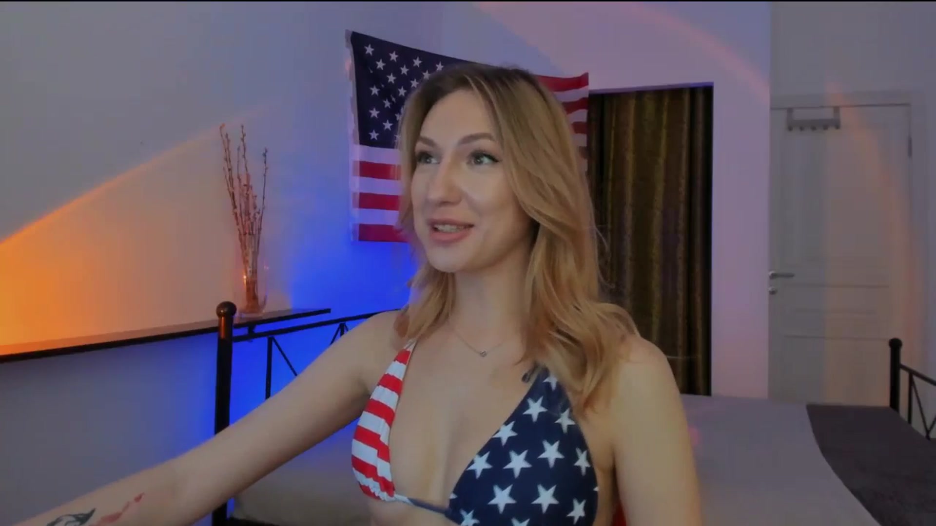 Gallery image thumbnail from LovelyGin's myfreecams stream on, 07/04/2025, 15:38 image 10 of 20