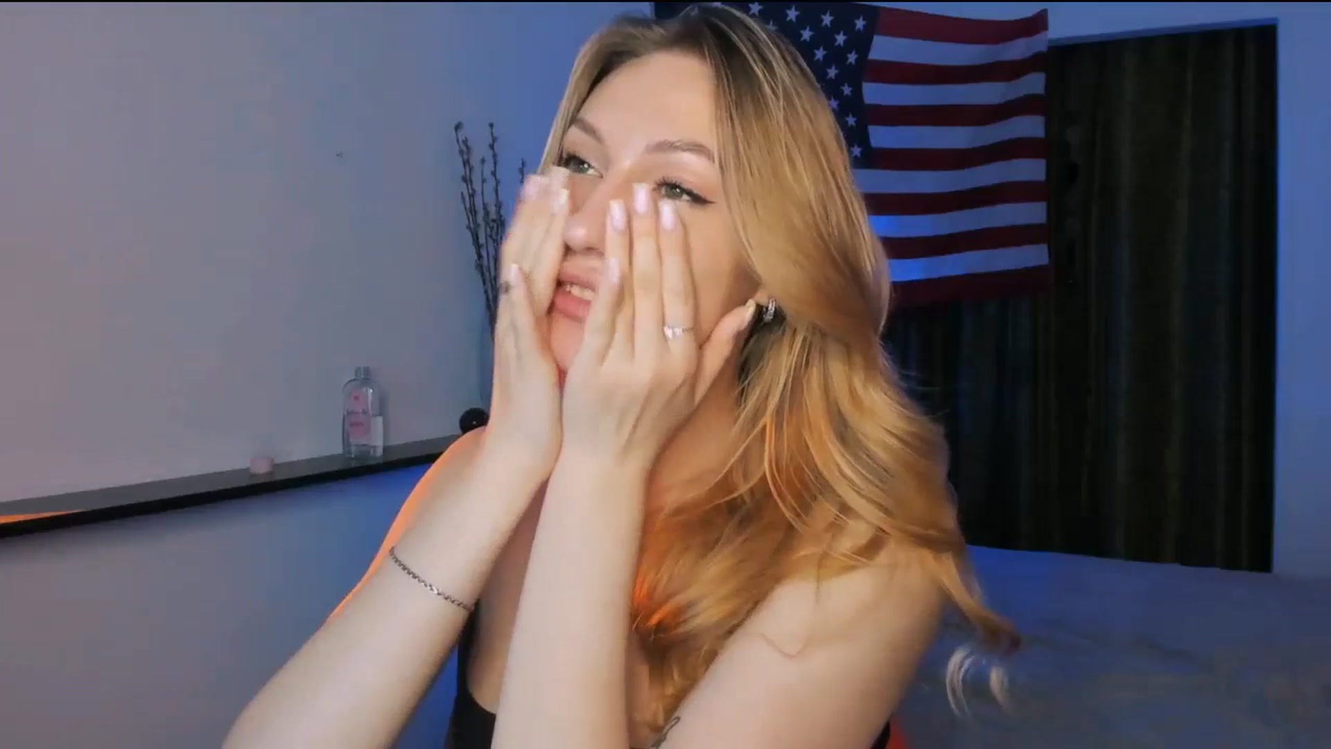 Gallery image thumbnail from LovelyGin's myfreecams stream on, 07/07/2025, 17:40 image 19 of 20