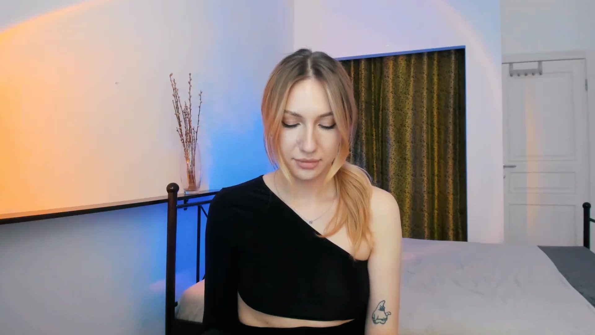 Gallery image thumbnail from LovelyGin's myfreecams stream on, 07/08/2025, 15:50 image 16 of 20
