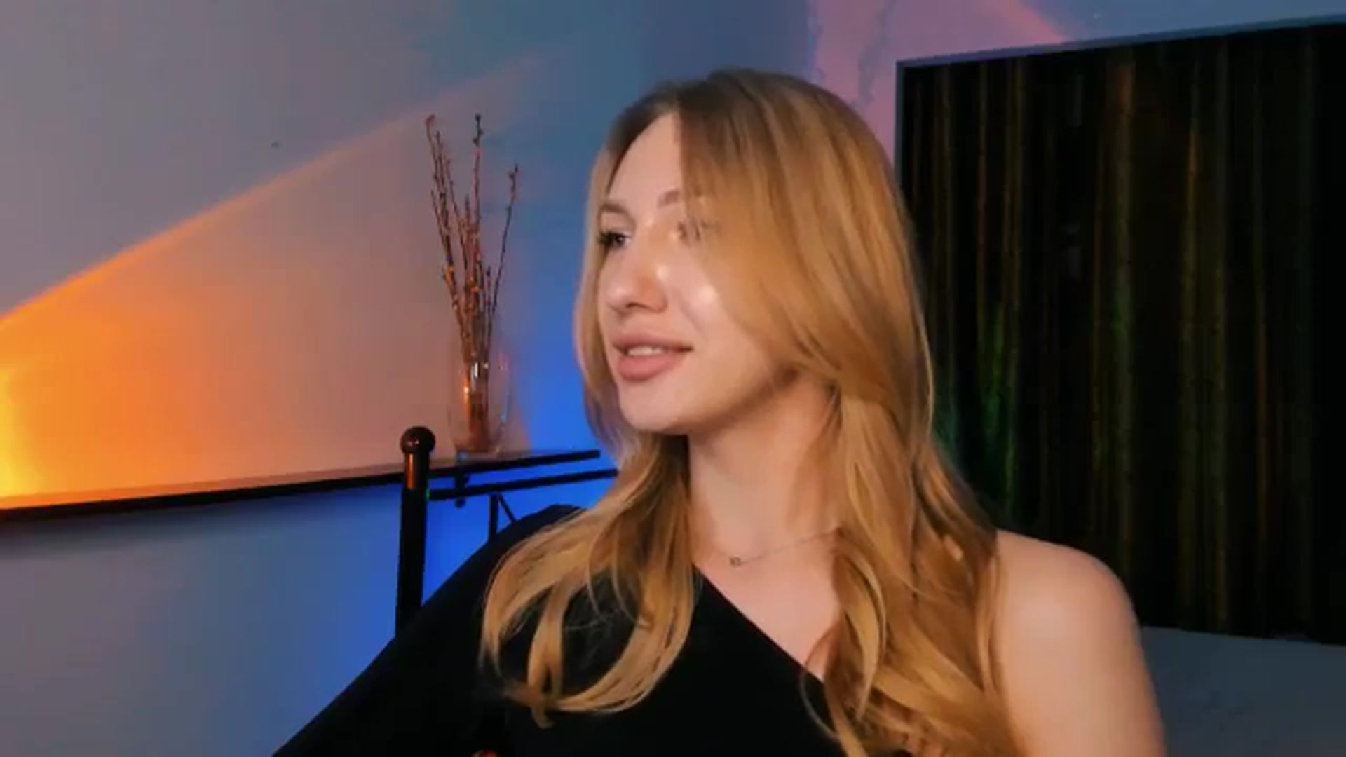 Gallery image thumbnail from LovelyGin's myfreecams stream on, 07/09/2025, 19:09 image 19 of 20