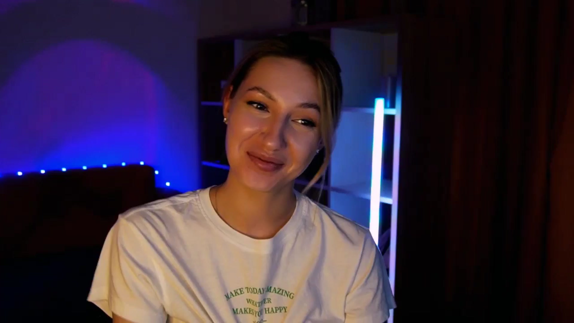 Gallery image thumbnail from LovelyGin's myfreecams stream on, 07/11/2025, 17:04 image 17 of 20