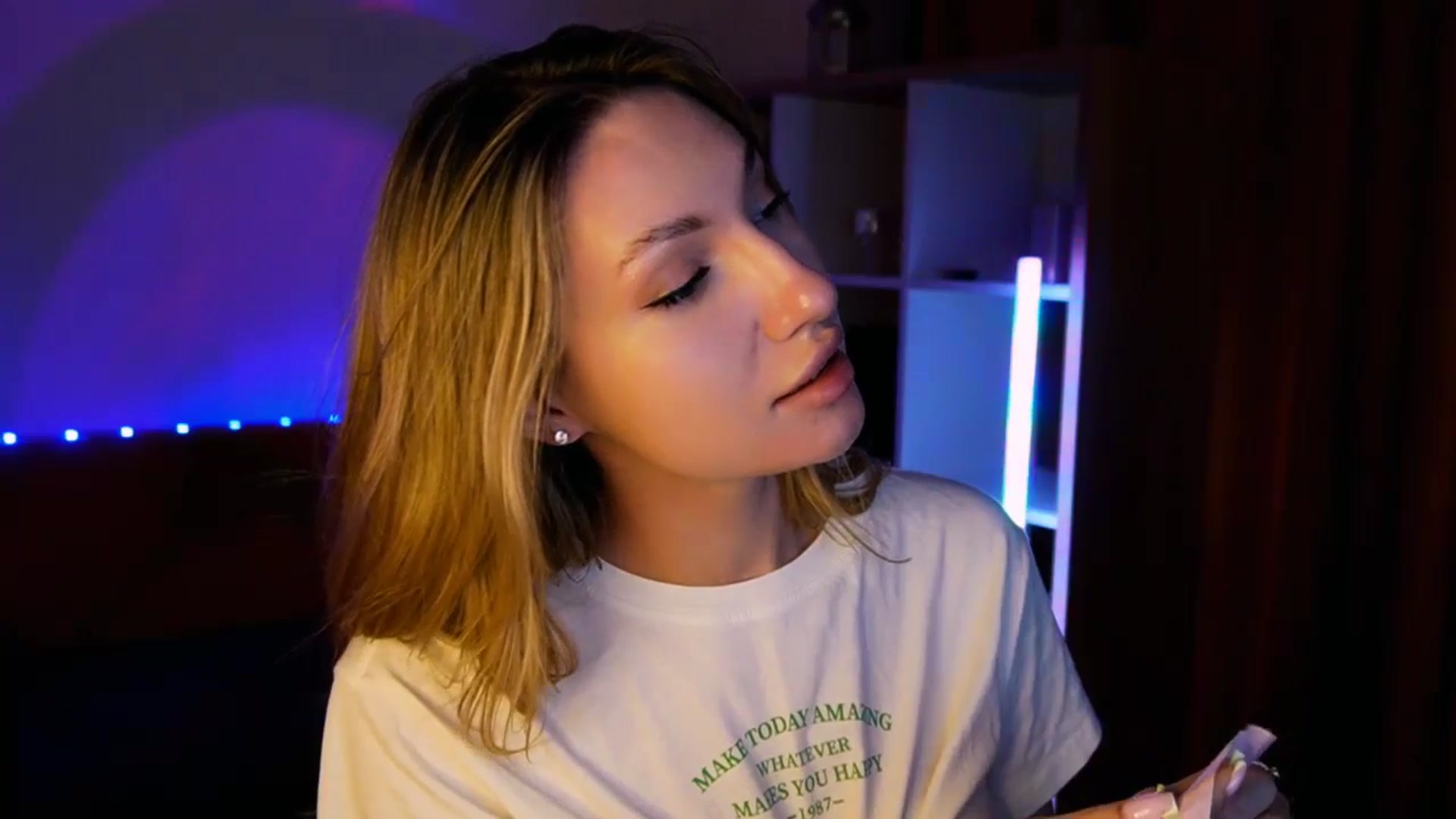 Gallery image thumbnail from LovelyGin's myfreecams stream on, 07/11/2025, 17:04 image 7 of 20