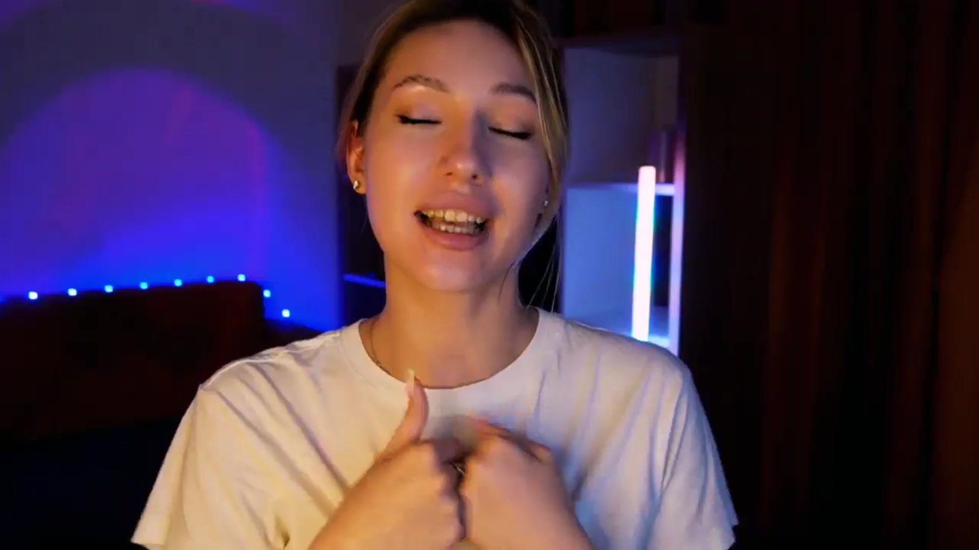 Gallery image thumbnail from LovelyGin's myfreecams stream on, 07/11/2025, 17:04 image 18 of 20