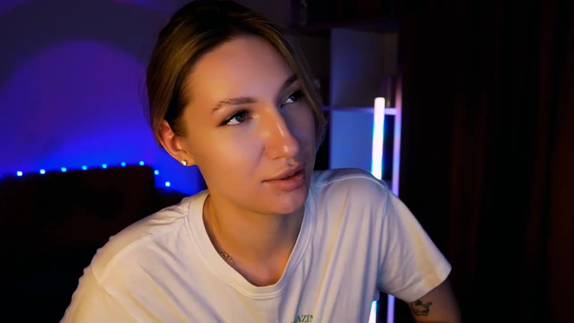 Gallery image thumbnail from LovelyGin's myfreecams stream on, 07/11/2025, 17:04 image 16 of 20