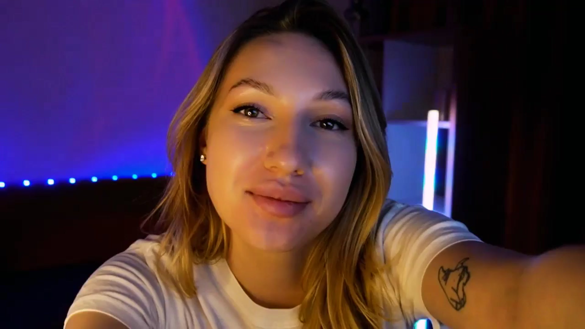 Gallery image thumbnail from LovelyGin's myfreecams stream on, 07/11/2025, 17:04 image 1 of 20