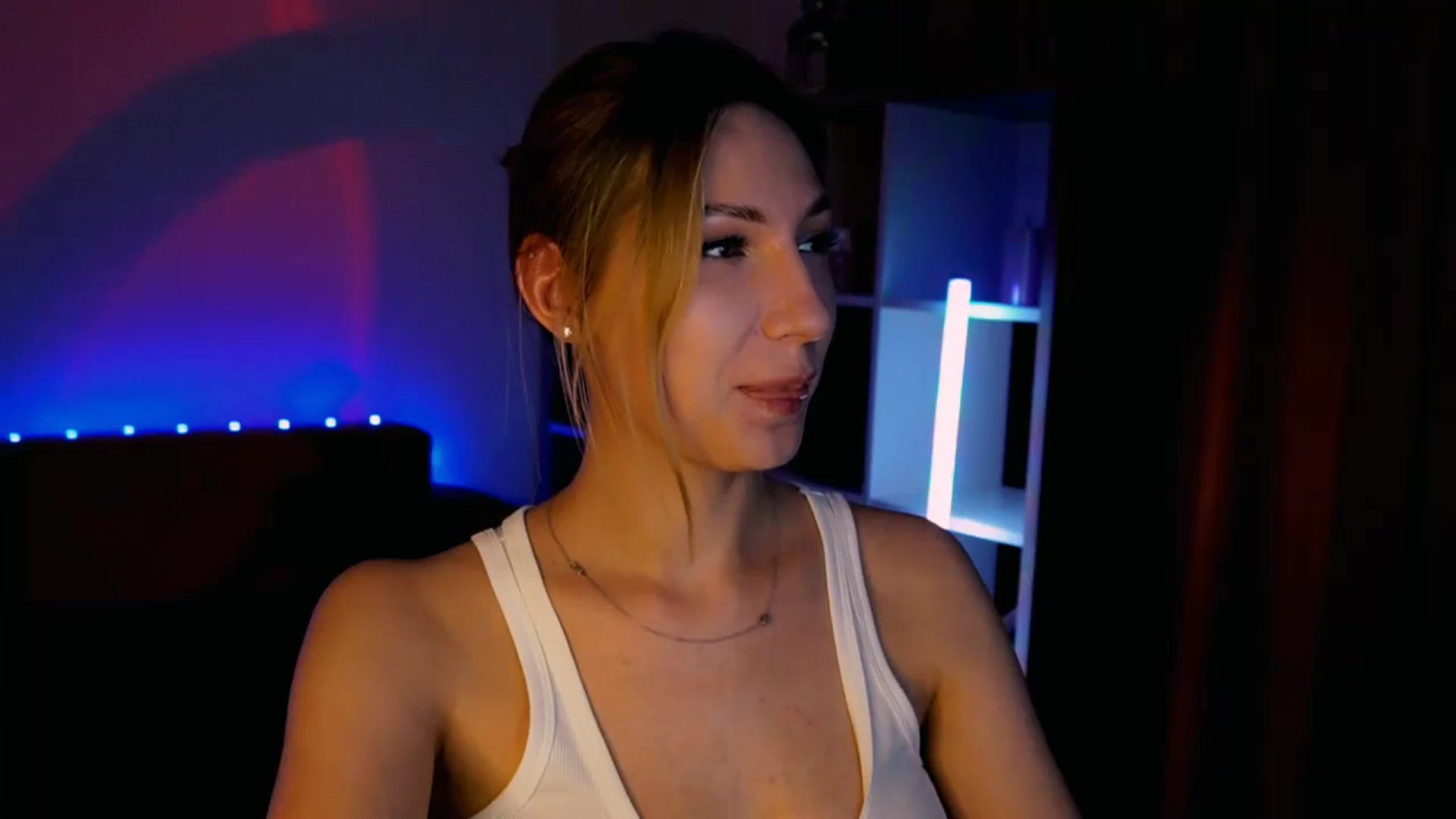 Gallery image thumbnail from LovelyGin's myfreecams stream on, 07/14/2025, 15:01 image 18 of 20