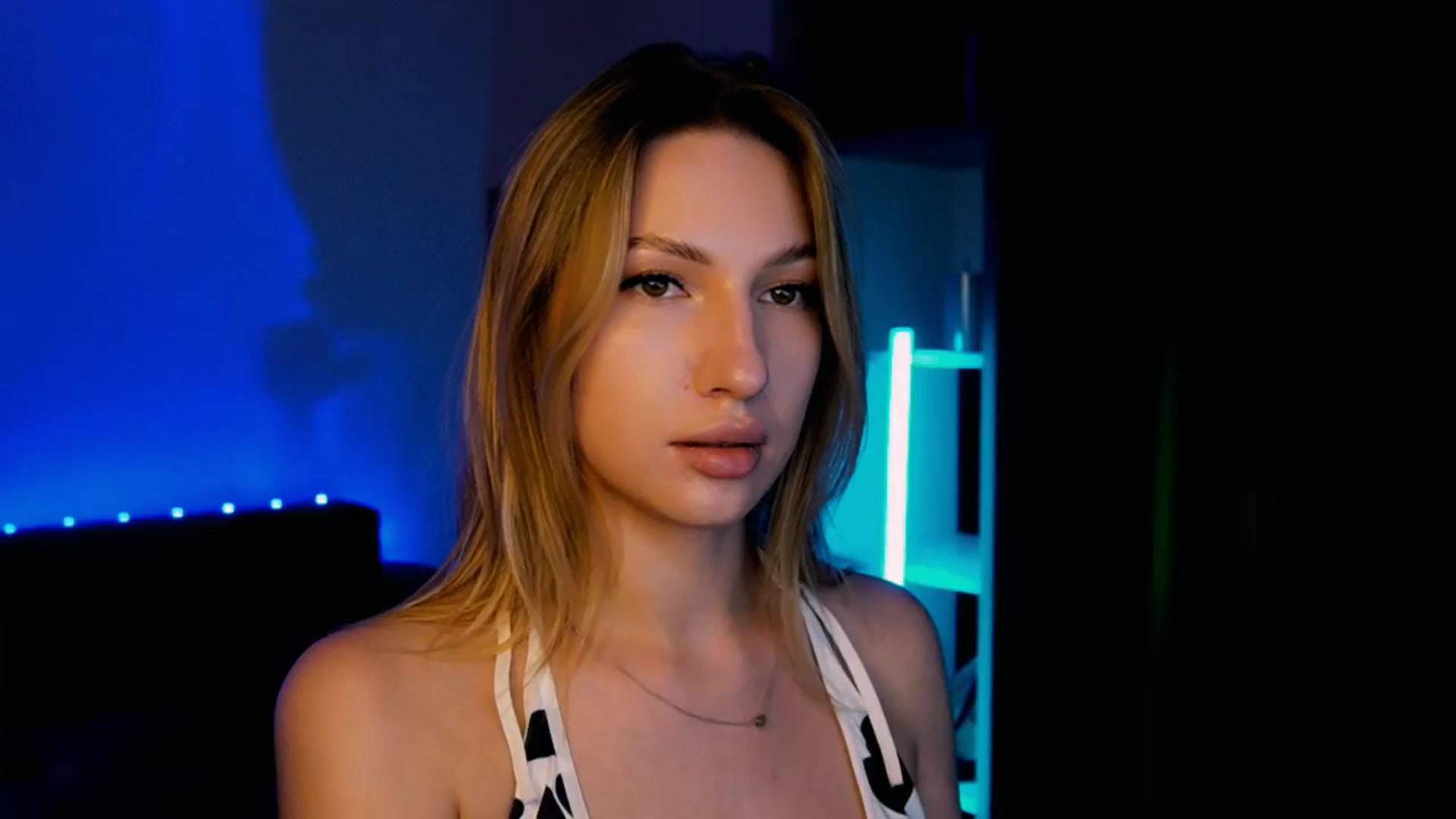 Gallery image thumbnail from LovelyGin's myfreecams stream on, 07/14/2025, 15:58 image 18 of 20