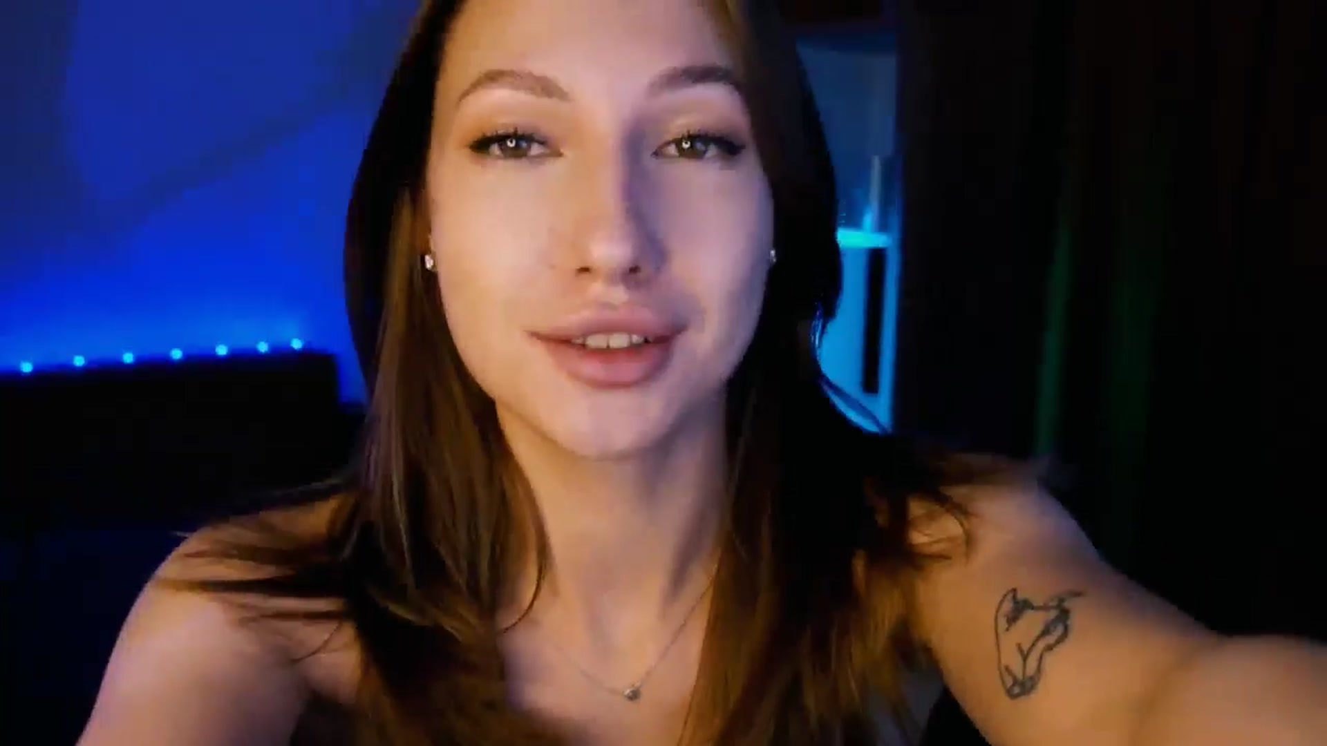 Gallery image thumbnail from LovelyGin's myfreecams stream on, 07/15/2025, 18:17 image 7 of 20