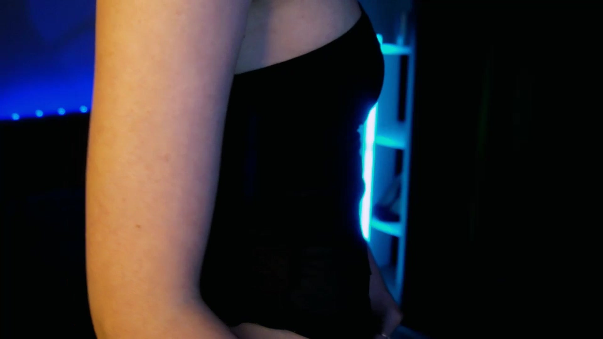 Gallery image thumbnail from LovelyGin's myfreecams stream on, 07/15/2025, 18:17 image 6 of 20