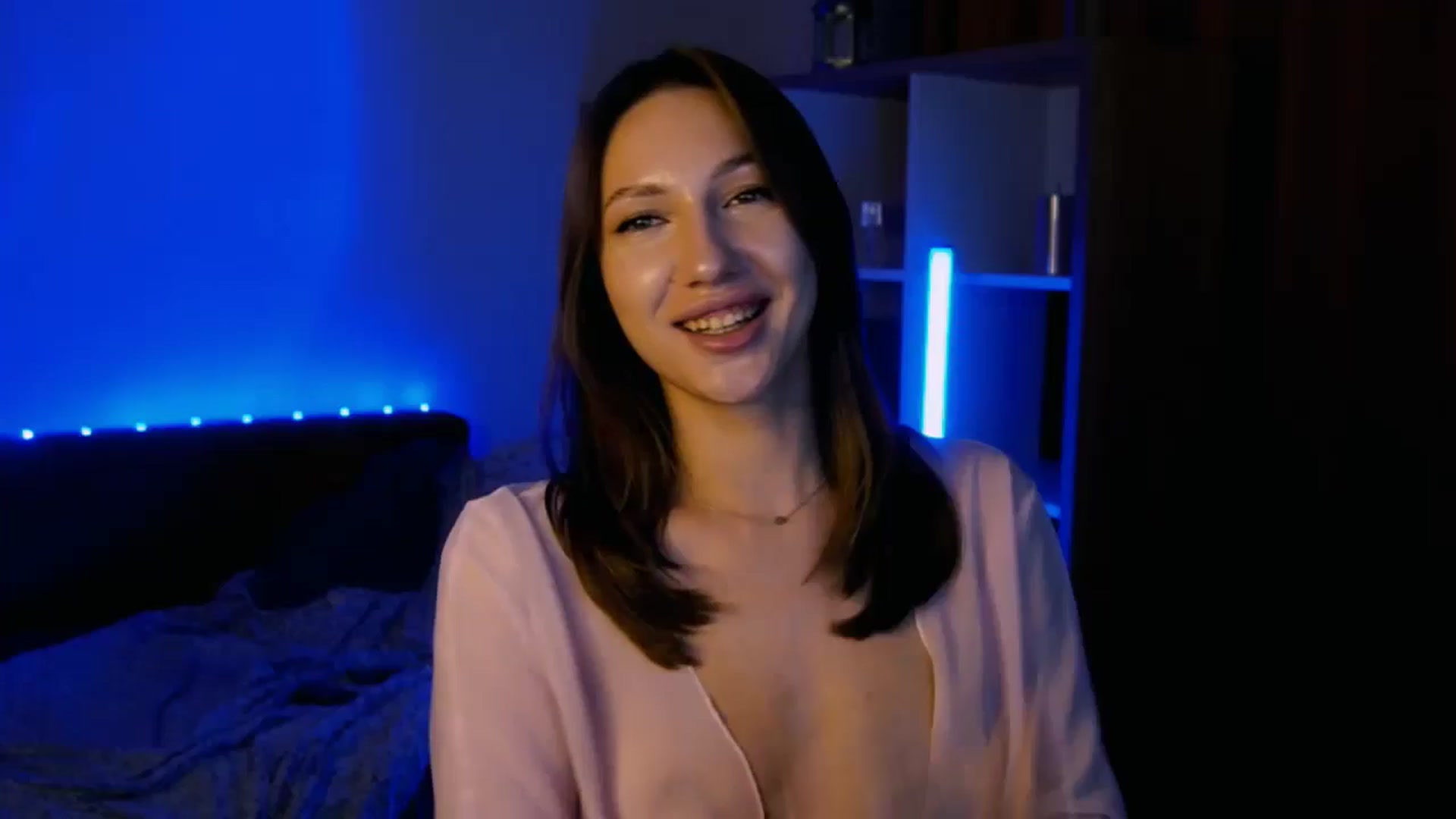 Gallery image thumbnail from LovelyGin's myfreecams stream on, 07/15/2025, 18:17 image 17 of 20