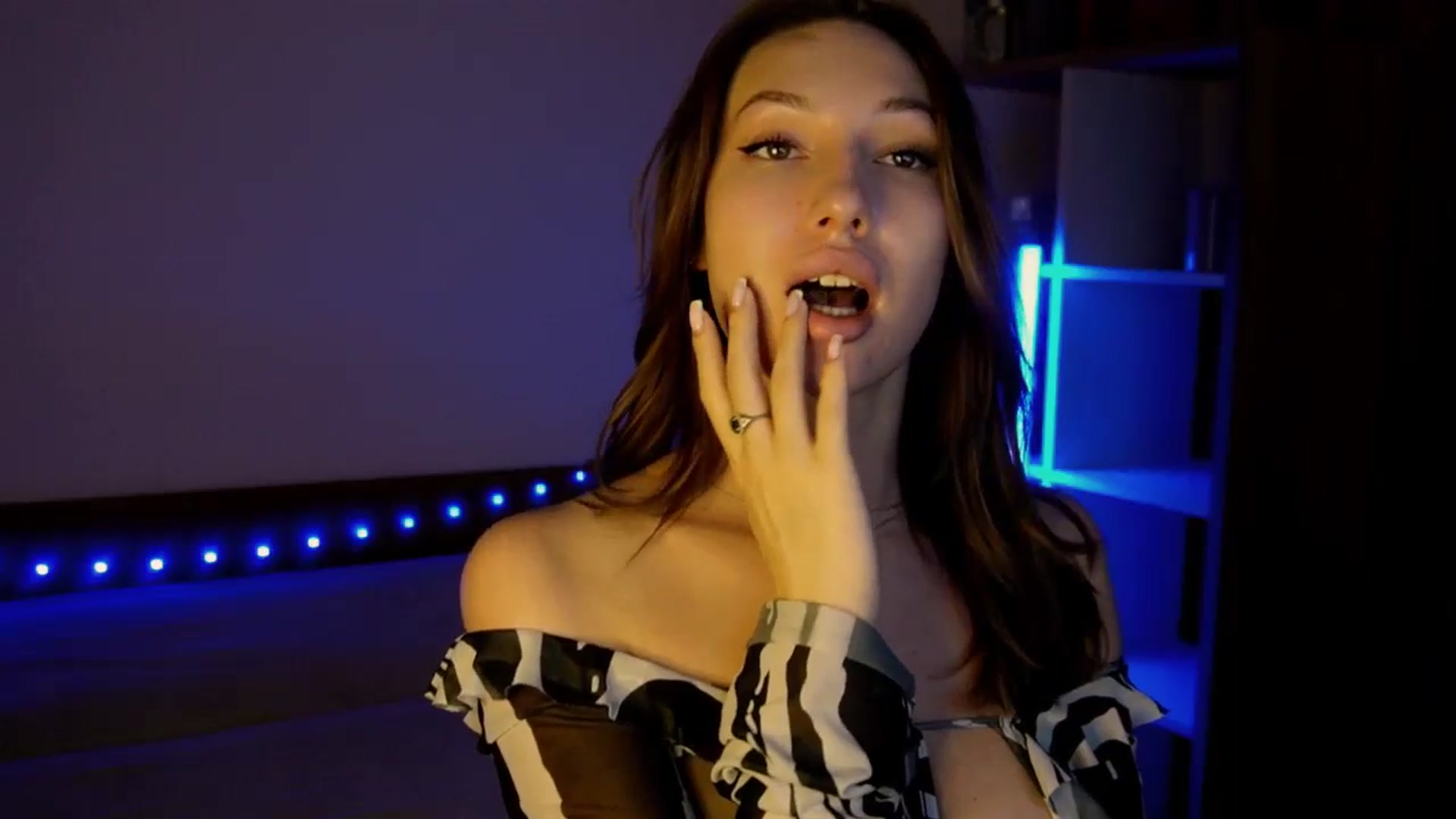 Gallery image thumbnail from LovelyGin's myfreecams stream on, 07/17/2025, 17:24 image 6 of 20