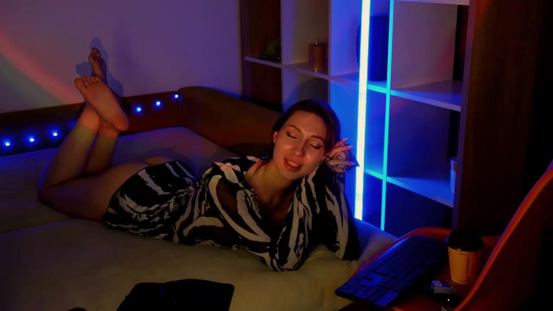 Gallery image thumbnail from LovelyGin's myfreecams stream on, 07/17/2025, 18:43 image 9 of 20