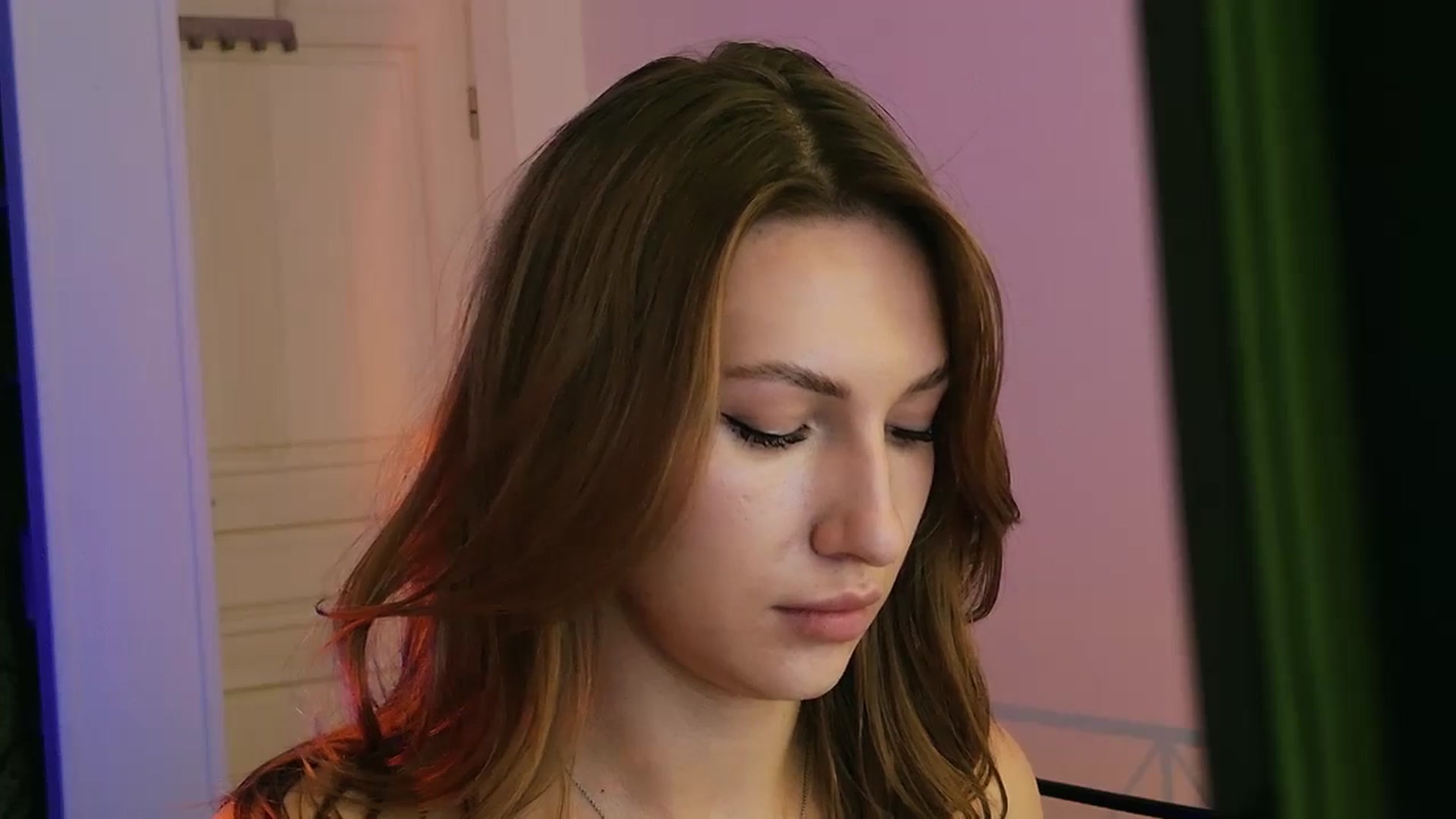 Gallery image thumbnail from LovelyGin's myfreecams stream on, 08/06/2025, 15:04 image 6 of 20