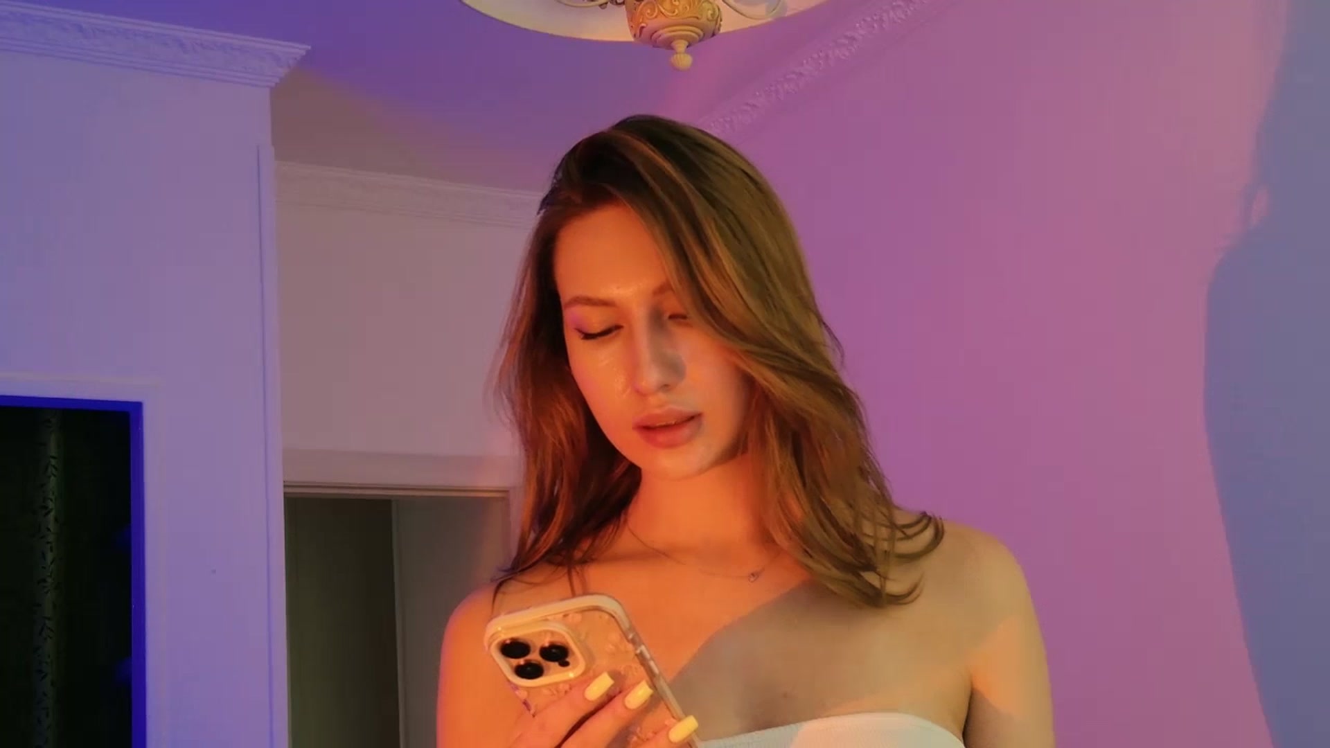 Gallery image thumbnail from LovelyGin's myfreecams stream on, 08/06/2025, 15:31 image 14 of 20
