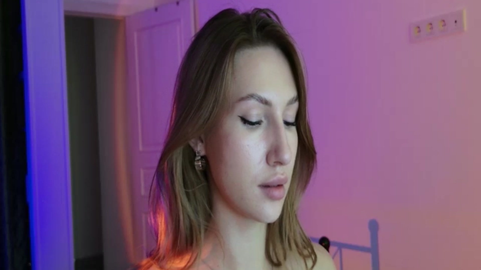 Gallery image thumbnail from LovelyGin's myfreecams stream on, 08/06/2025, 19:26 image 3 of 20
