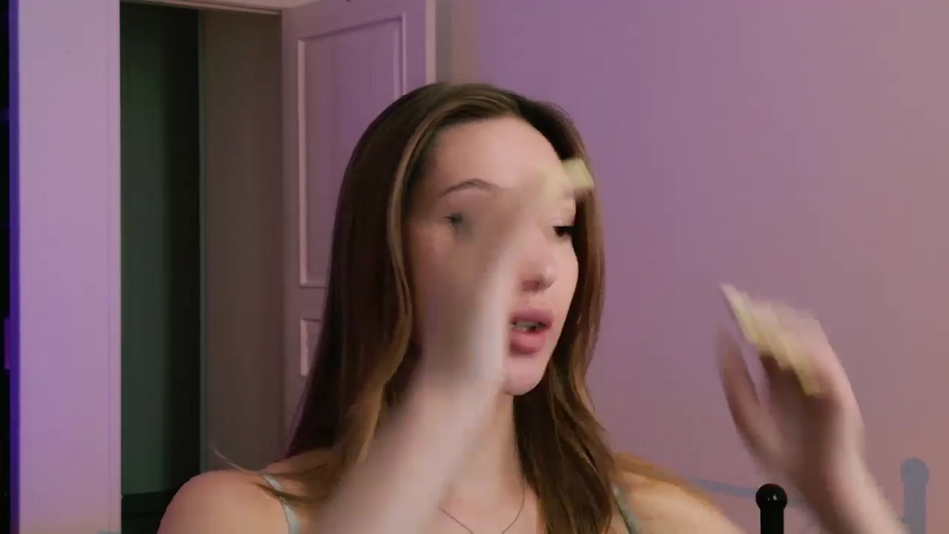 Gallery image thumbnail from LovelyGin's myfreecams stream on, 08/07/2025, 15:19 image 18 of 20