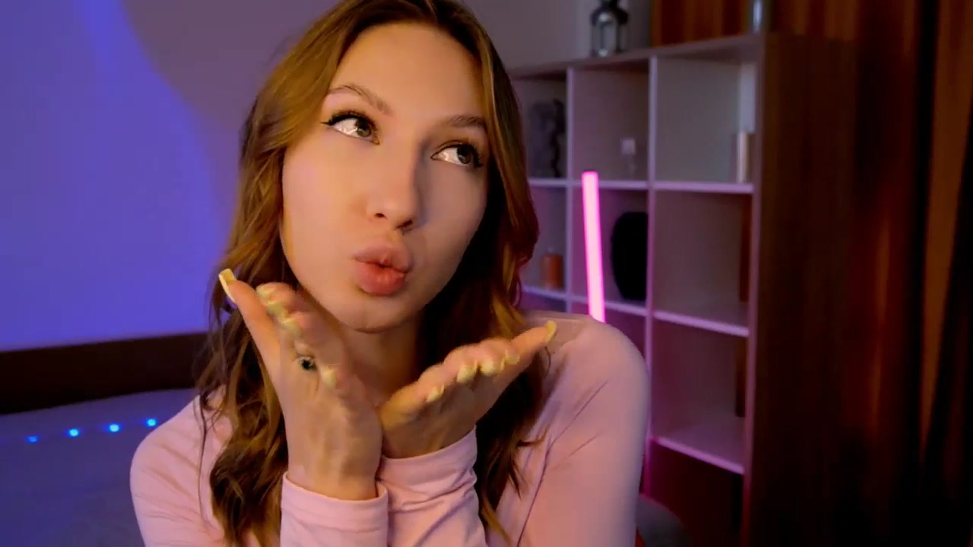 Gallery image thumbnail from LovelyGin's myfreecams stream on, 08/12/2025, 15:04 image 5 of 20