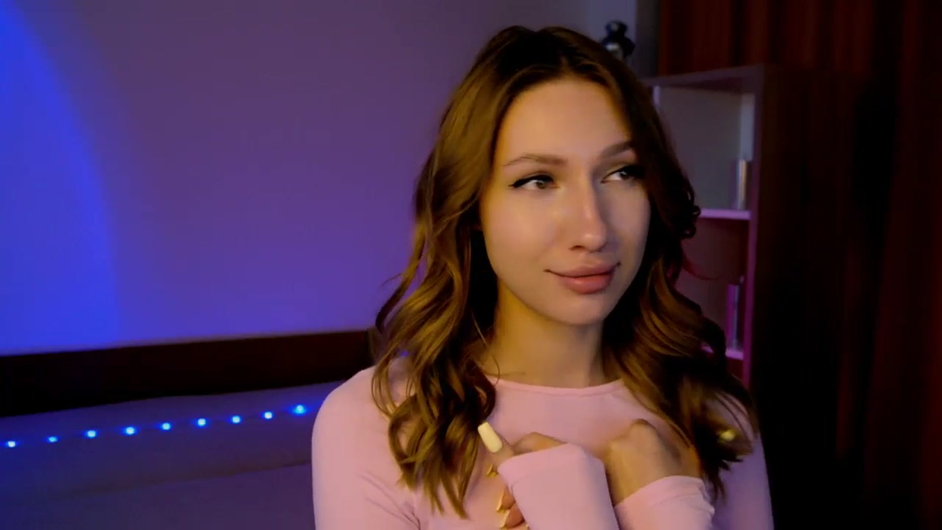 Gallery image thumbnail from LovelyGin's myfreecams stream on, 08/12/2025, 18:34 image 3 of 20