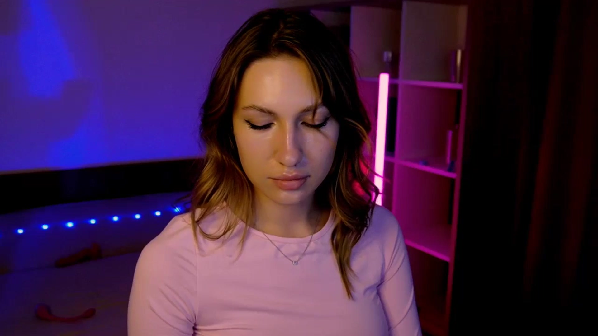Gallery image thumbnail from LovelyGin's myfreecams stream on, 08/12/2025, 18:54 image 14 of 20