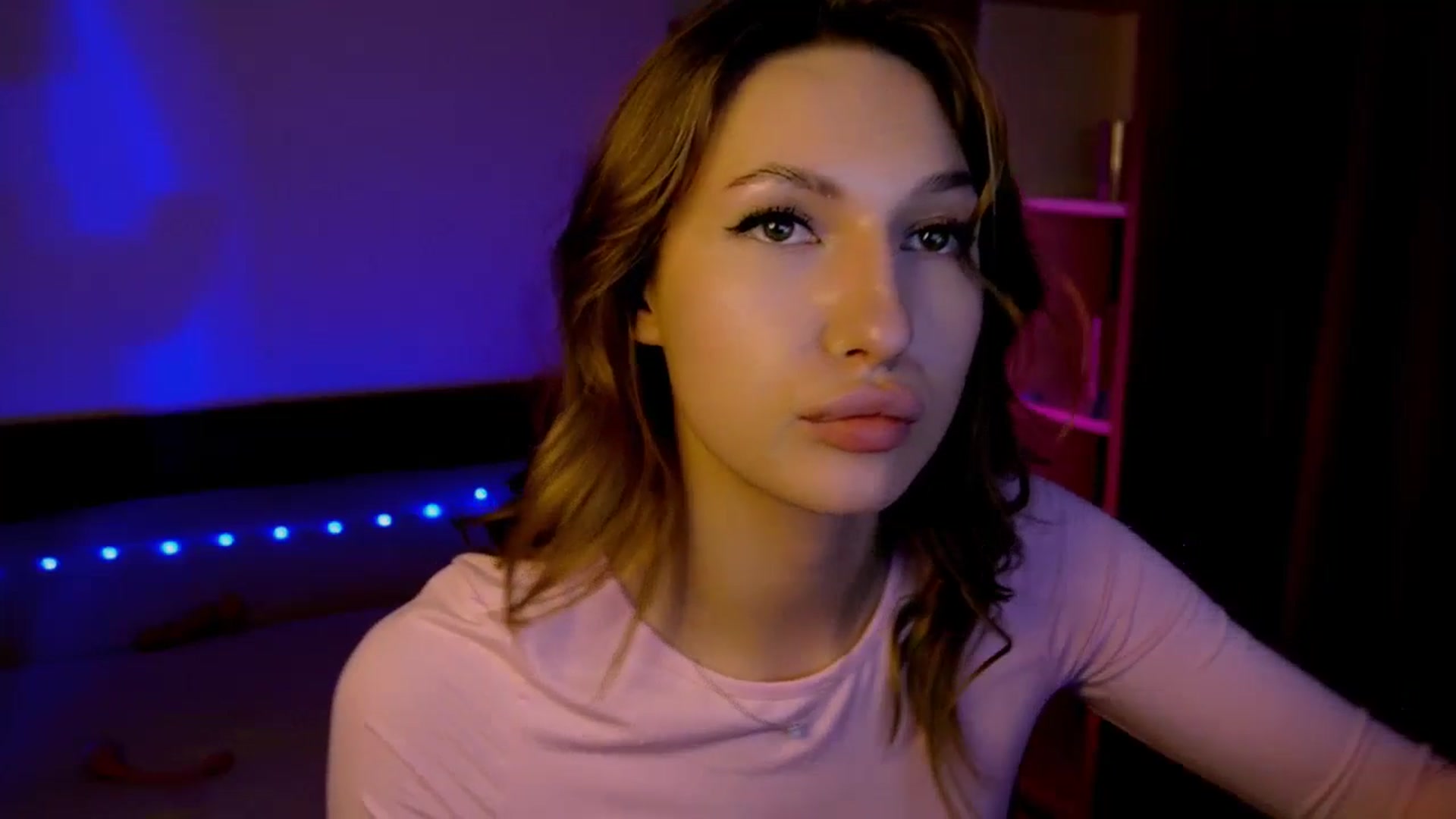 Gallery image thumbnail from LovelyGin's myfreecams stream on, 08/12/2025, 18:54 image 12 of 20