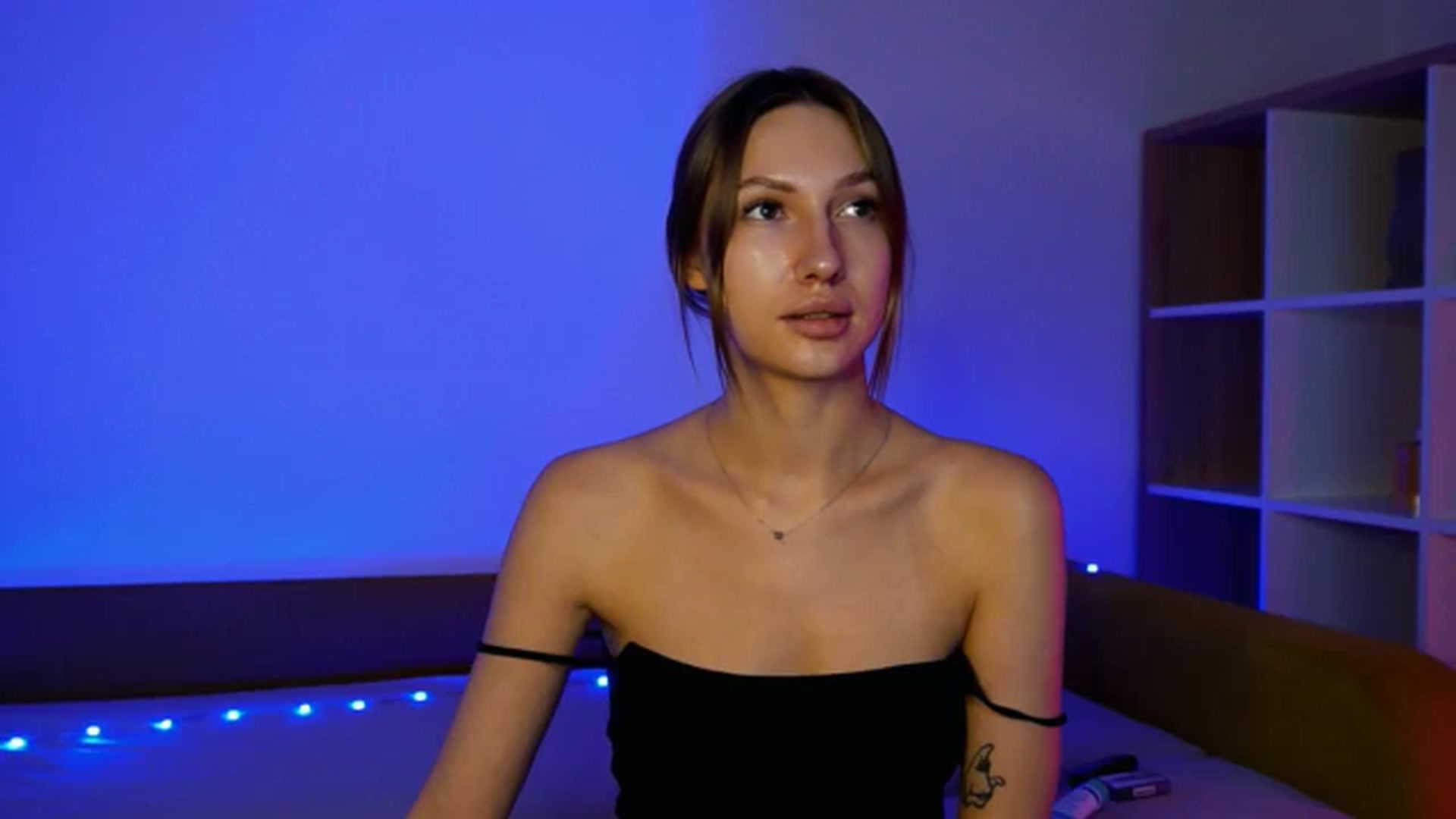 Gallery image thumbnail from LovelyGin's myfreecams stream on, 08/13/2025, 15:21 image 18 of 20