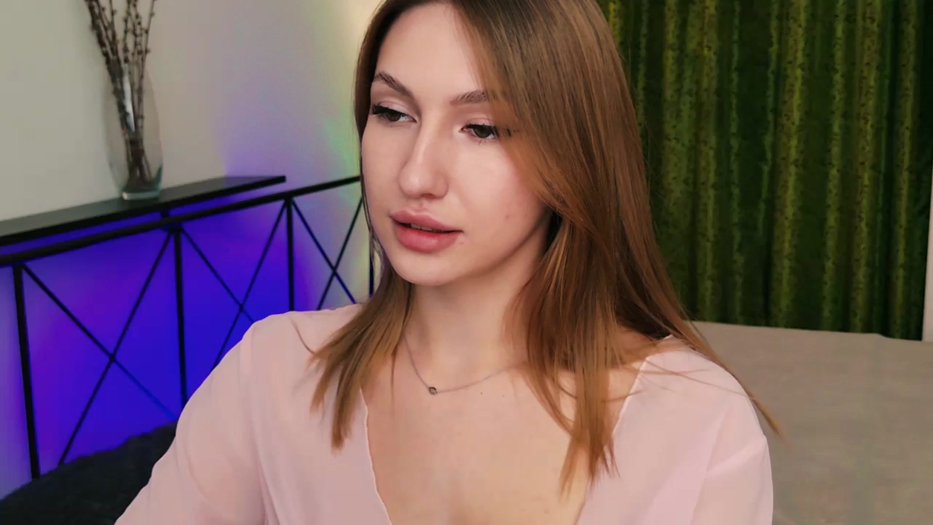 Gallery image thumbnail from LovelyGin's myfreecams stream on, 08/18/2025, 14:18 image 17 of 20