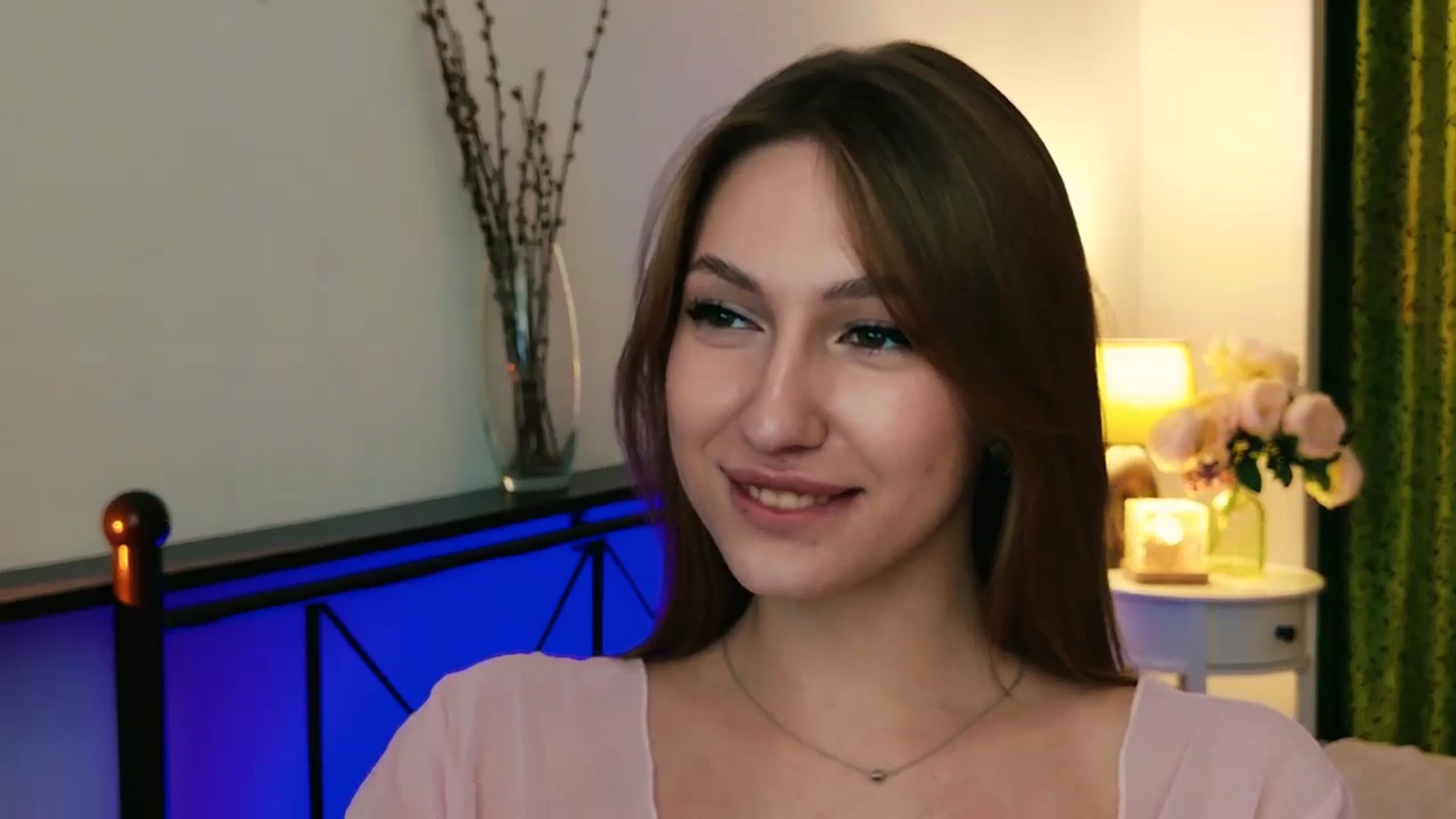 Gallery image thumbnail from LovelyGin's myfreecams stream on, 08/18/2025, 15:47 image 17 of 20