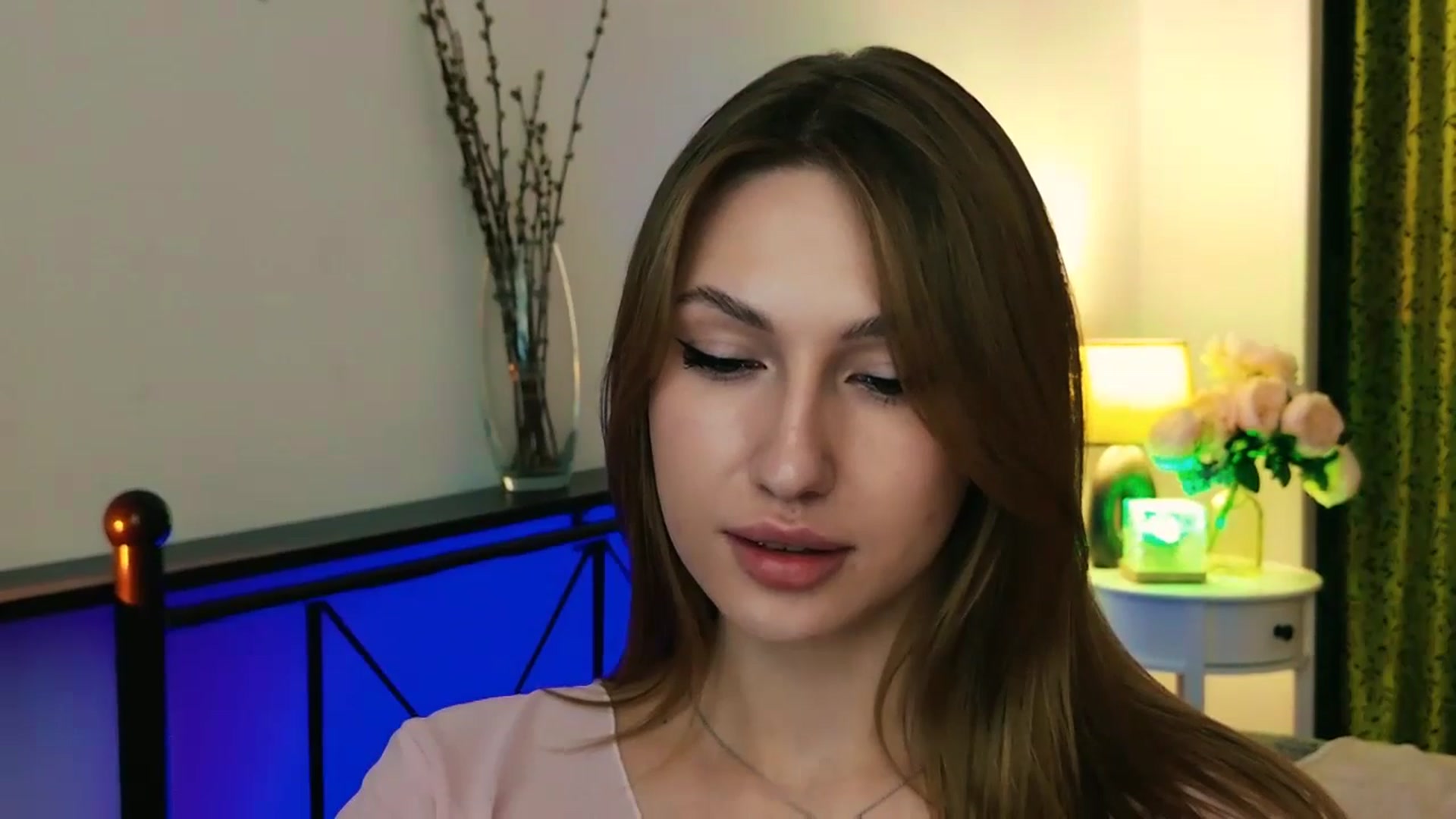 Gallery image thumbnail from LovelyGin's myfreecams stream on, 08/18/2025, 15:47 image 18 of 20