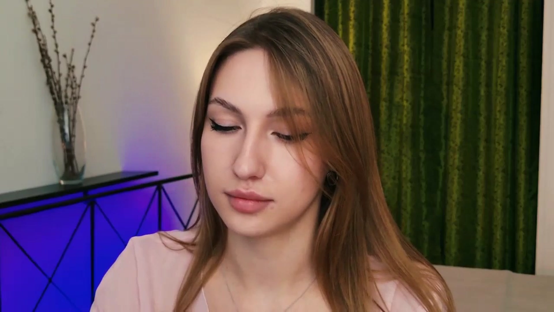 Gallery image thumbnail from LovelyGin's myfreecams stream on, 08/18/2025, 15:47 image 5 of 20