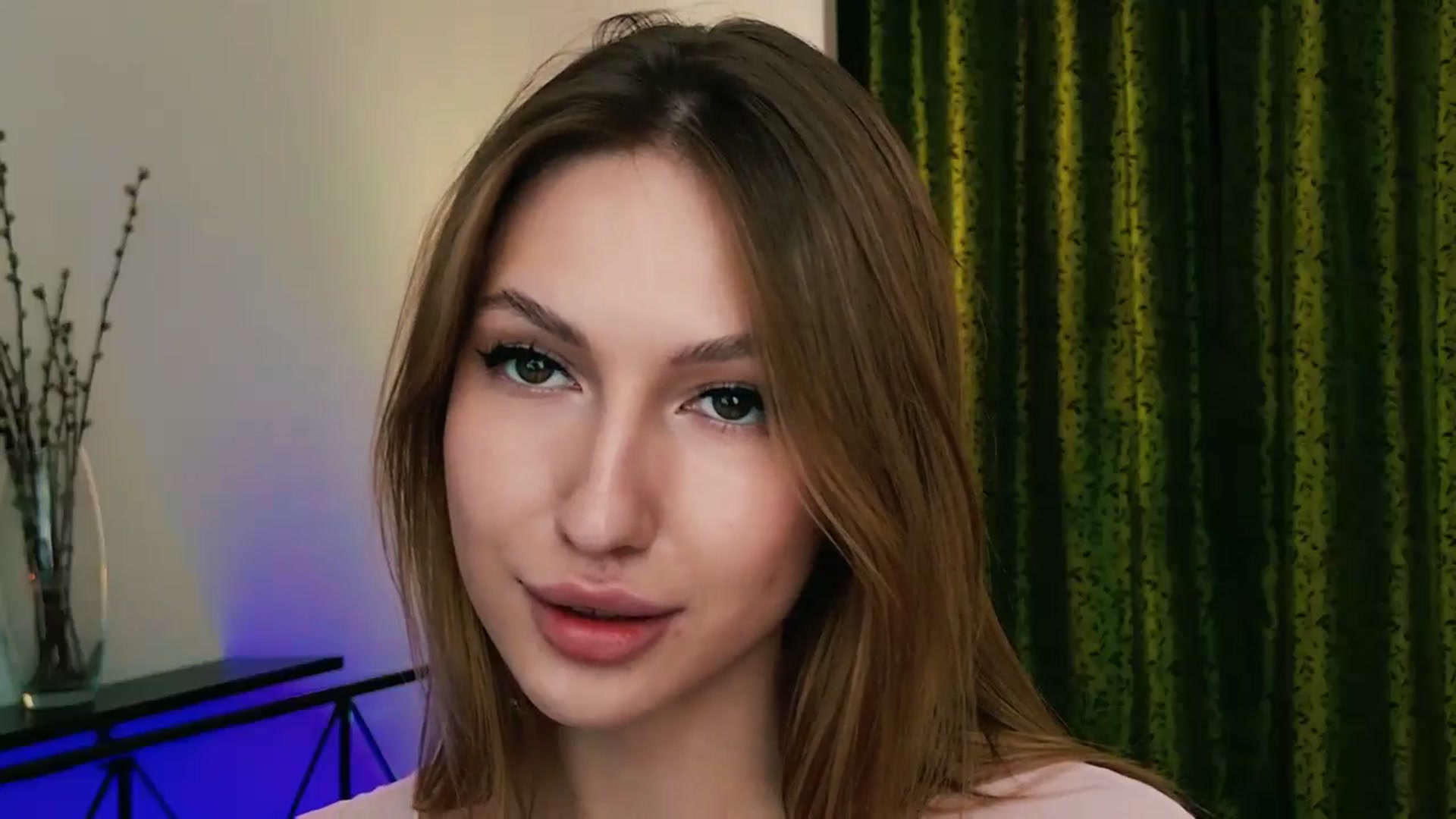Gallery image thumbnail from LovelyGin's myfreecams stream on, 08/18/2025, 15:47 image 10 of 20