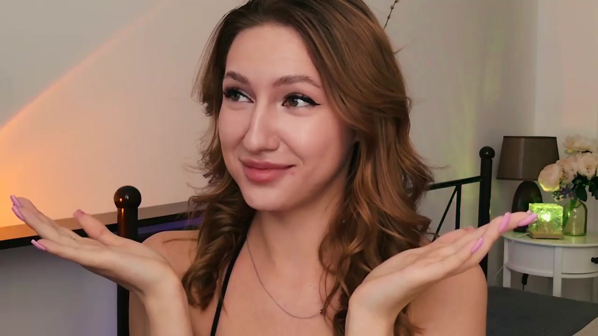 Gallery image thumbnail from LovelyGin's myfreecams stream on, 08/19/2025, 15:45 image 9 of 20