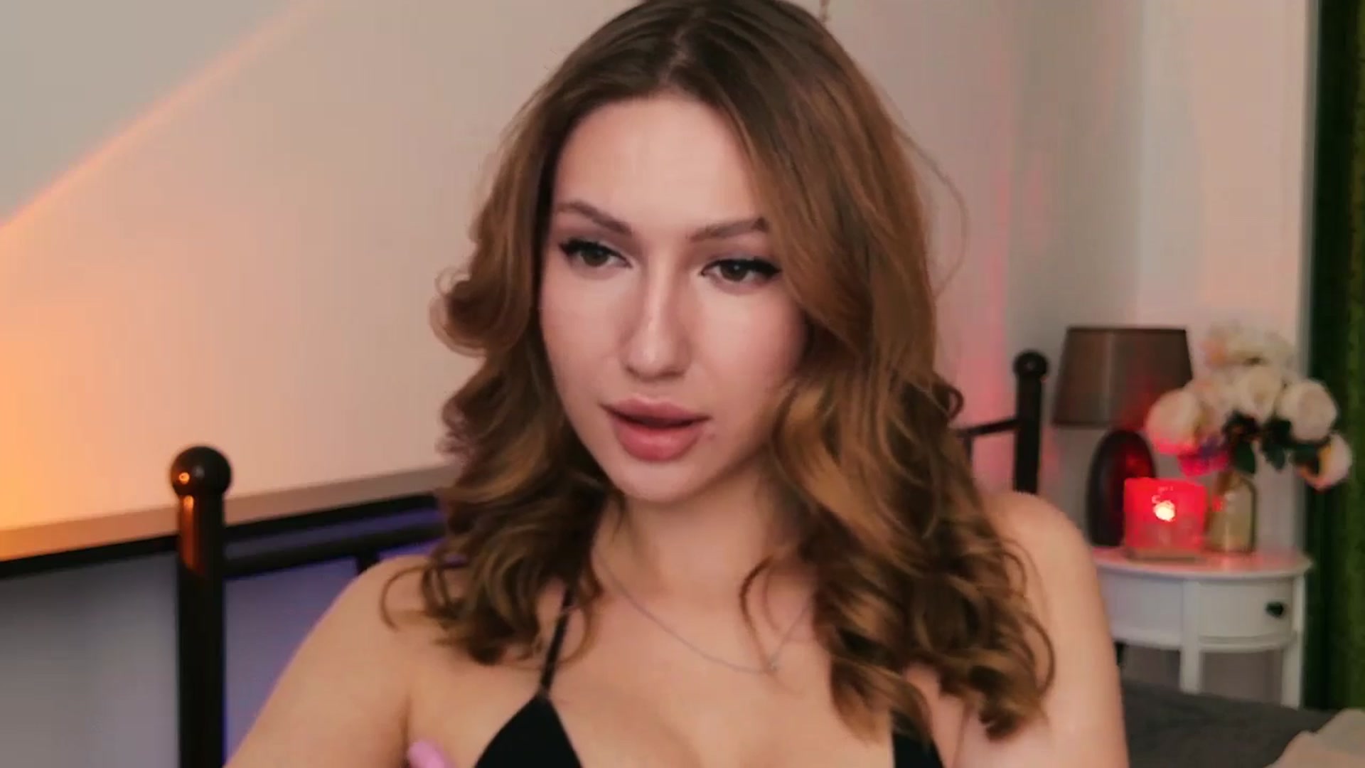 Gallery image thumbnail from LovelyGin's myfreecams stream on, 08/19/2025, 15:45 image 13 of 20