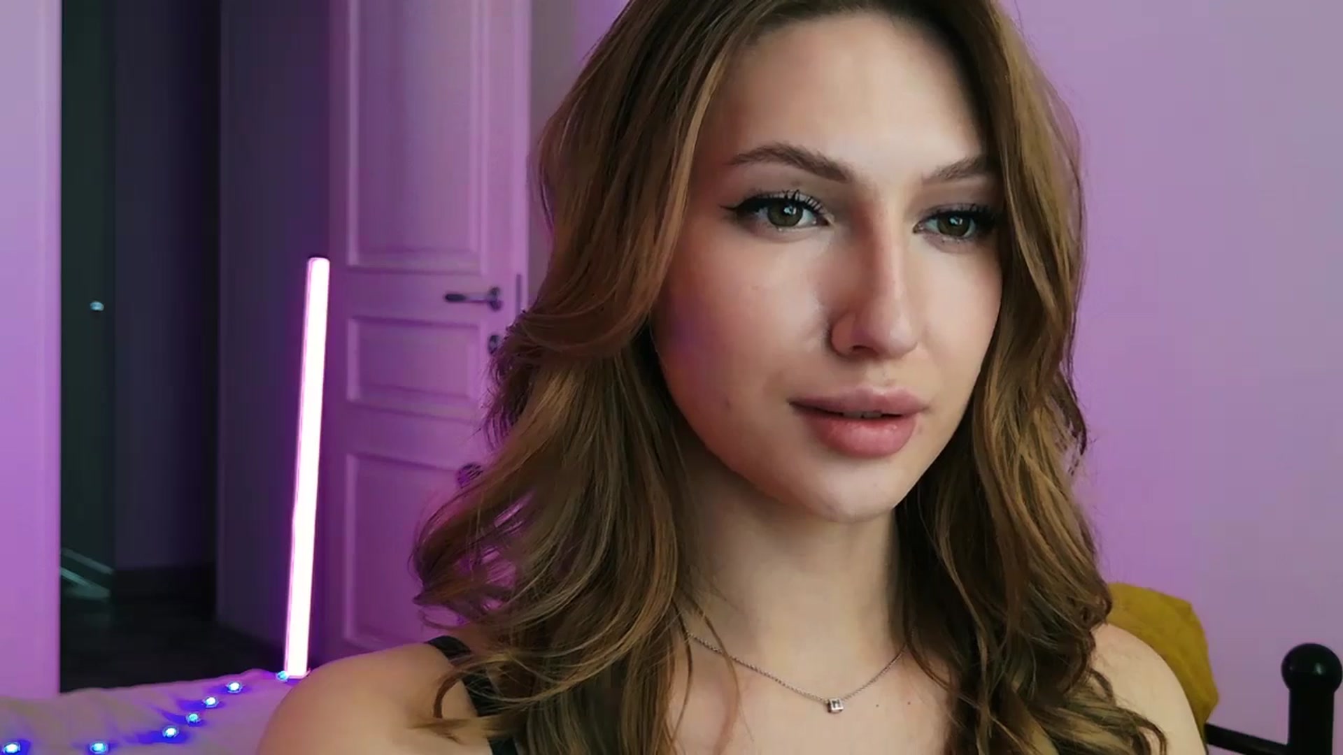 Gallery image thumbnail from LovelyGin's myfreecams stream on, 08/20/2025, 16:12 image 18 of 20