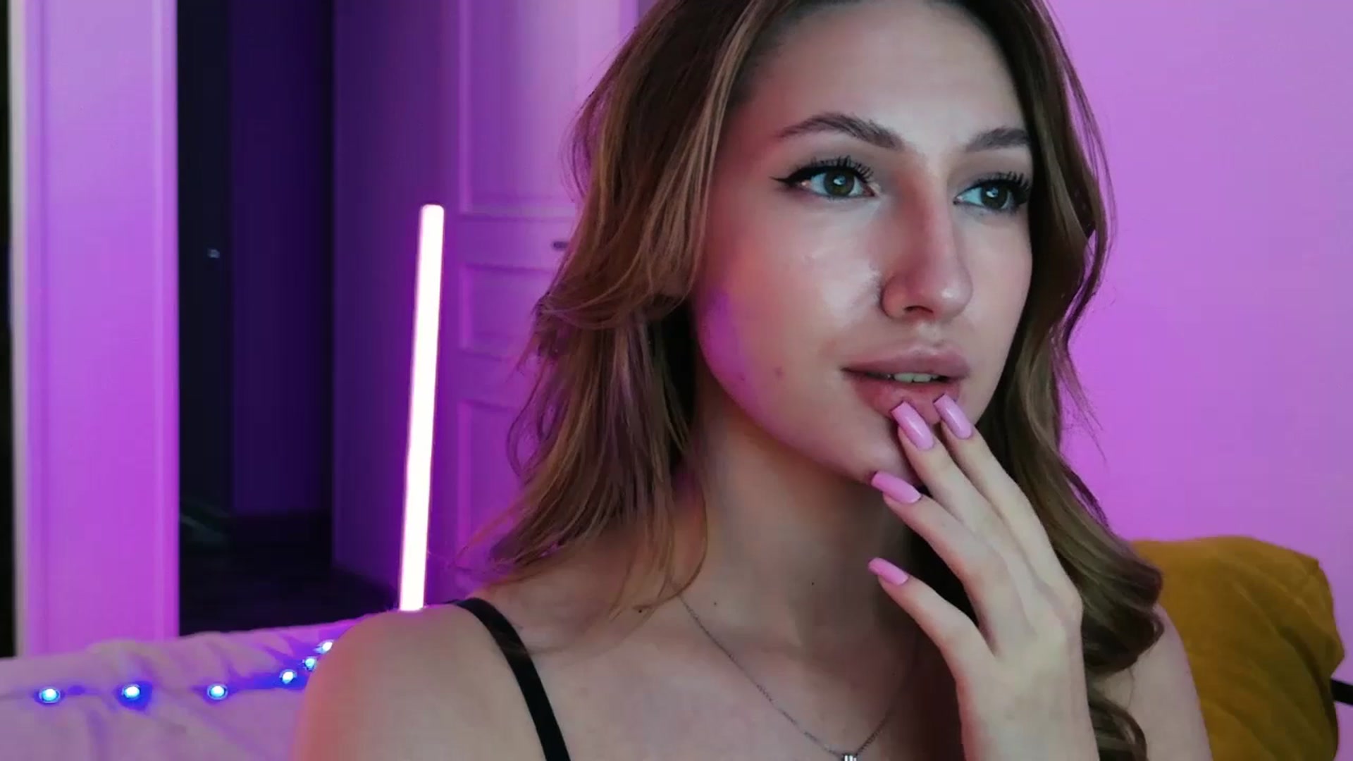 Gallery image thumbnail from LovelyGin's myfreecams stream on, 08/20/2025, 16:41 image 11 of 20