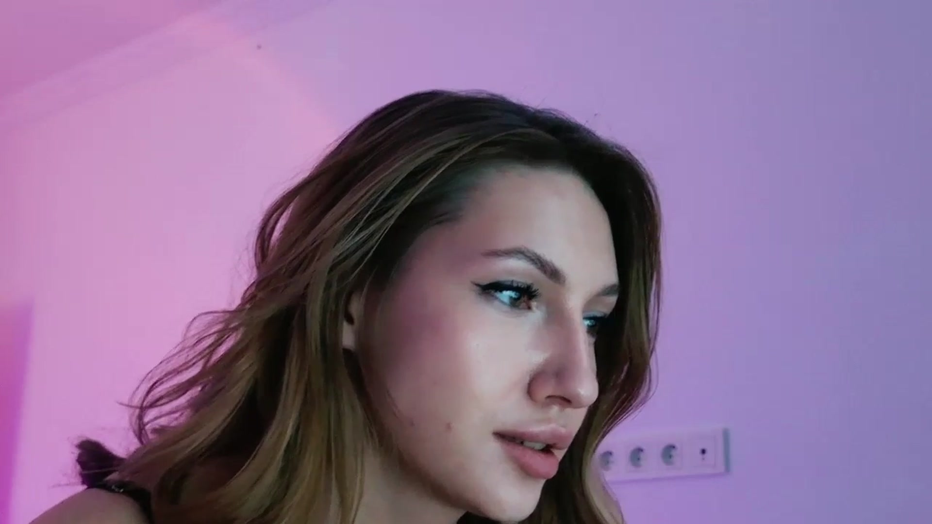 Gallery image thumbnail from LovelyGin's myfreecams stream on, 08/20/2025, 16:41 image 15 of 20