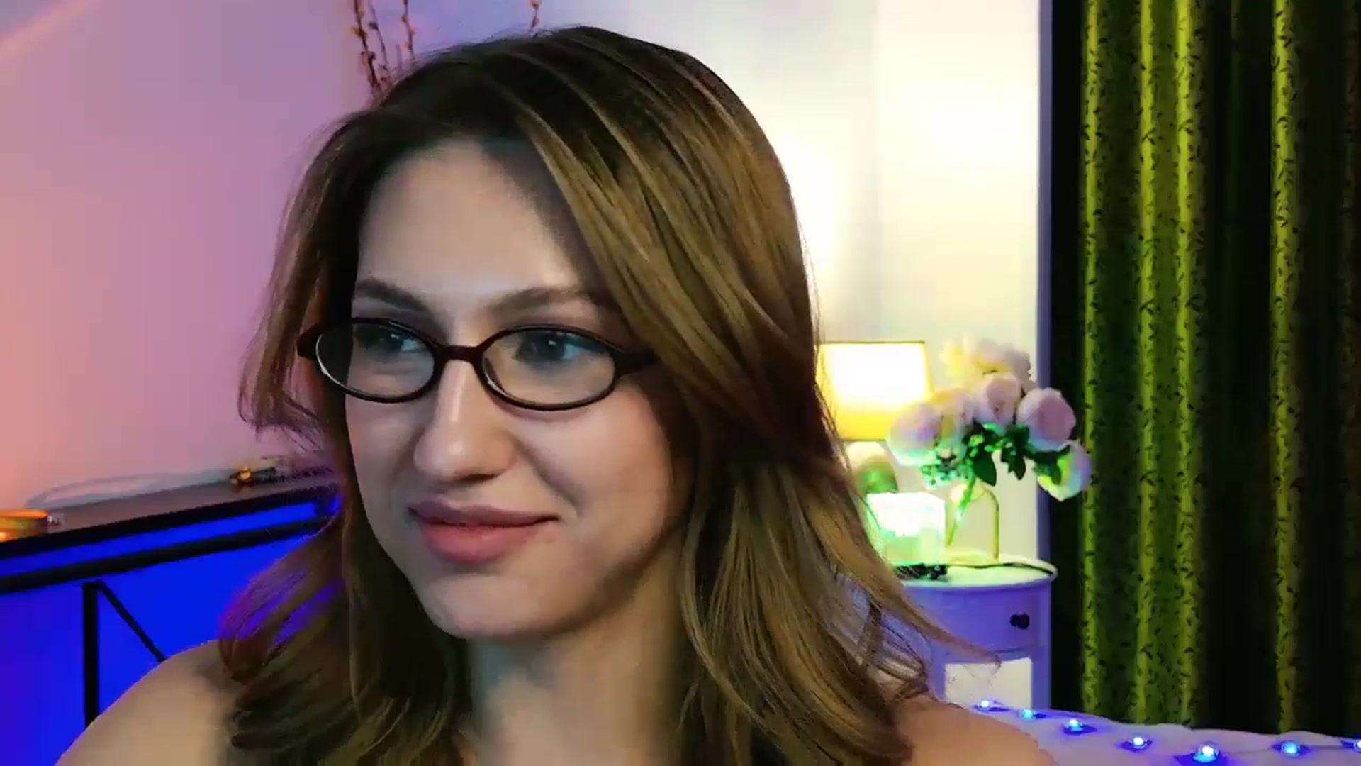 Gallery image thumbnail from LovelyGin's myfreecams stream on, 08/20/2025, 19:14 image 13 of 20